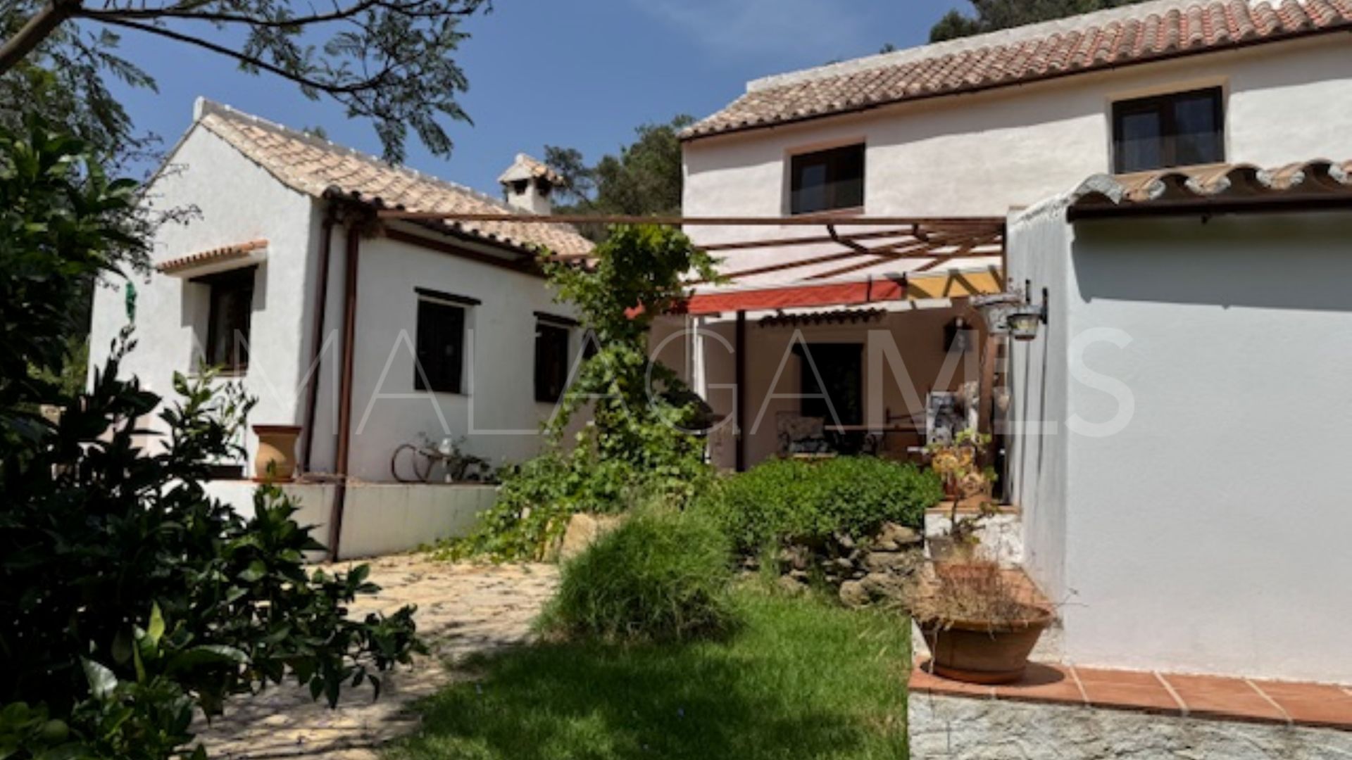 Finca for sale in Casares