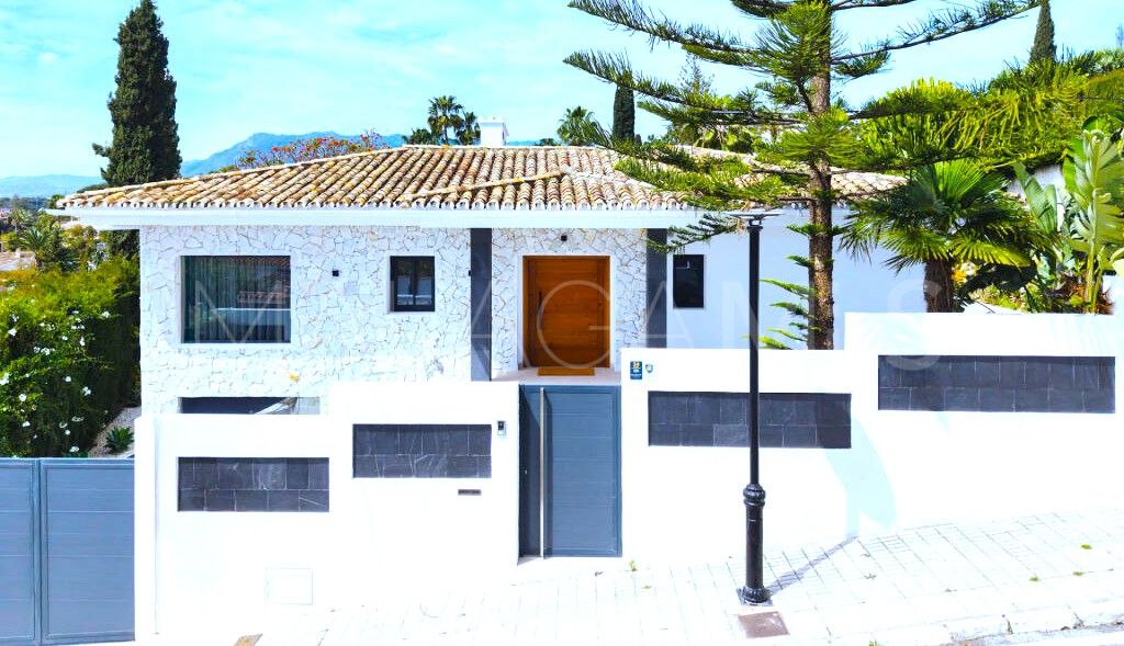 Villa for sale de 4 bedrooms in Elviria