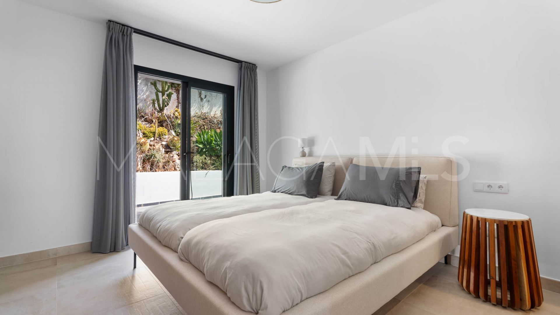 Villa for sale de 4 bedrooms in Elviria