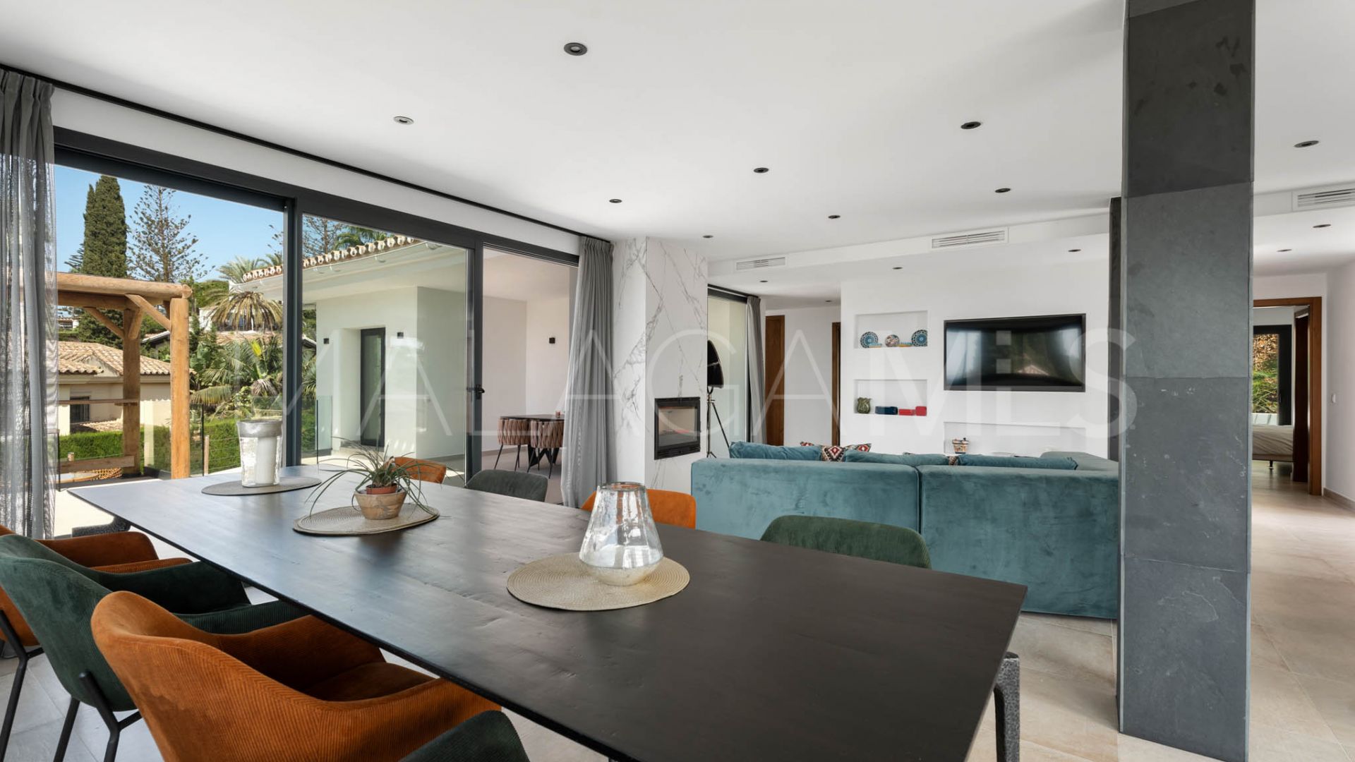 Villa for sale de 4 bedrooms in Elviria