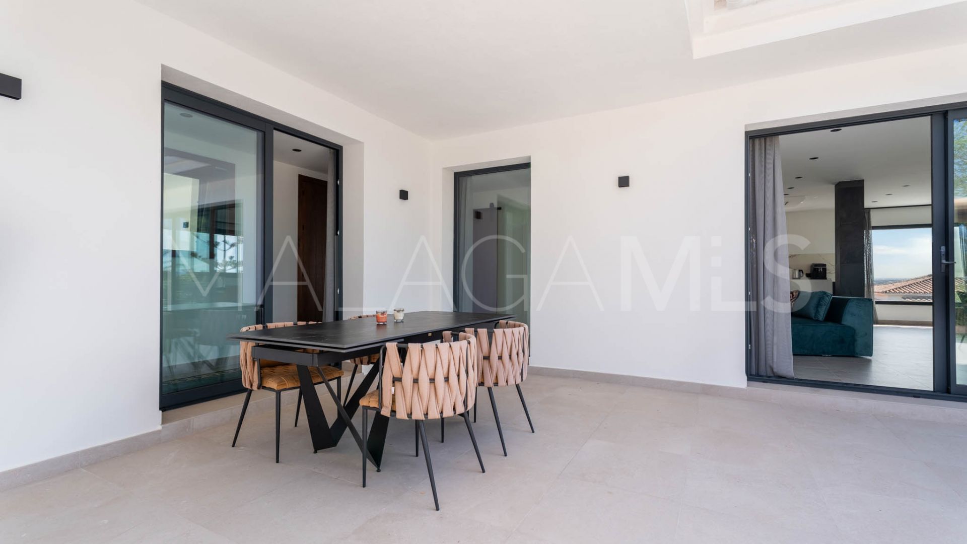 Villa for sale de 4 bedrooms in Elviria