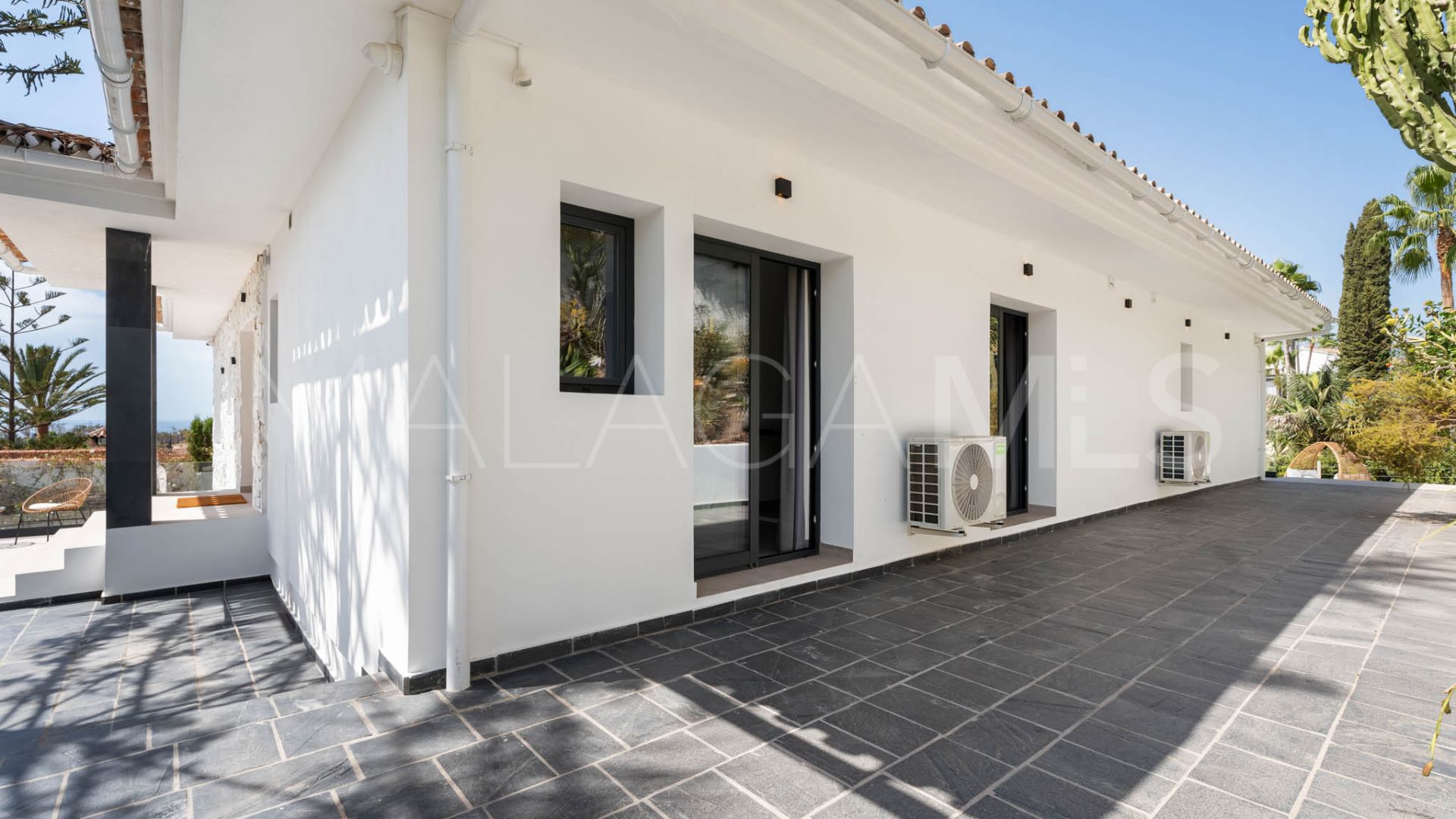 Villa for sale de 4 bedrooms in Elviria