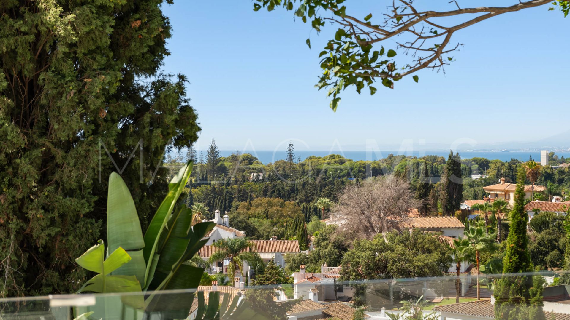 Villa for sale de 4 bedrooms in Elviria