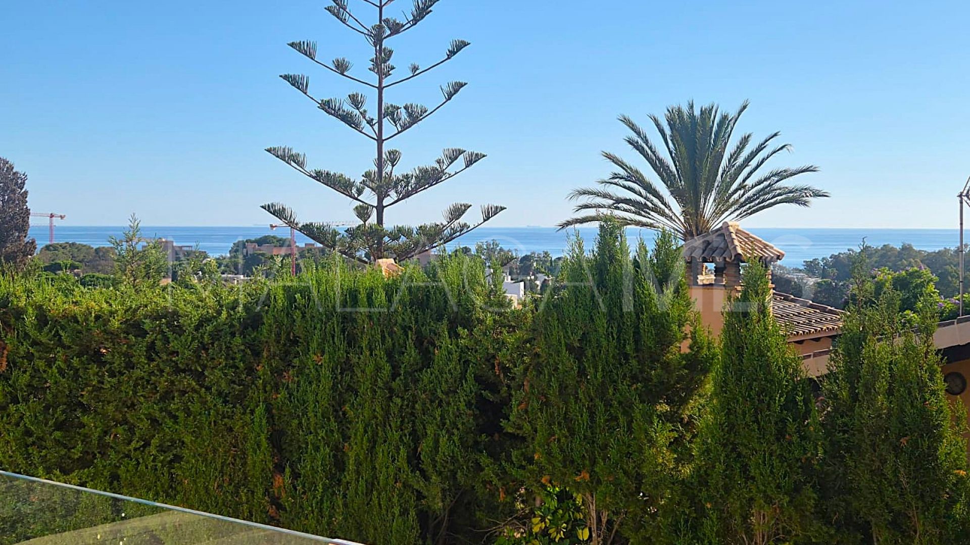 Villa for sale in Elviria