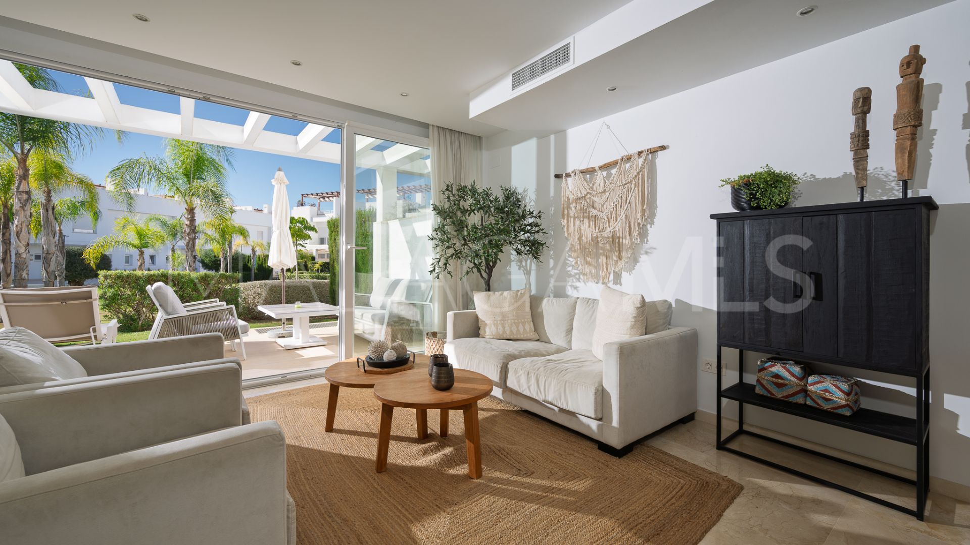 Town house with 4 bedrooms for sale in Calahonda