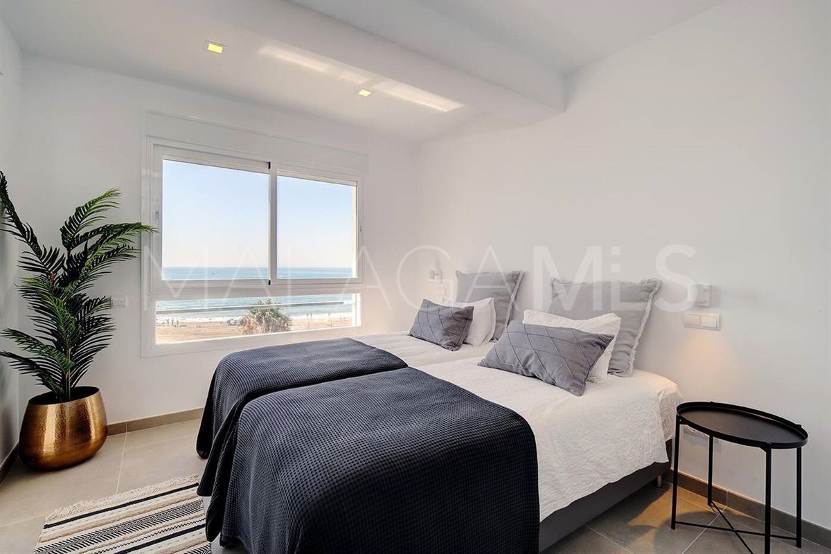 For sale 3 bedrooms apartment in Estepona Town