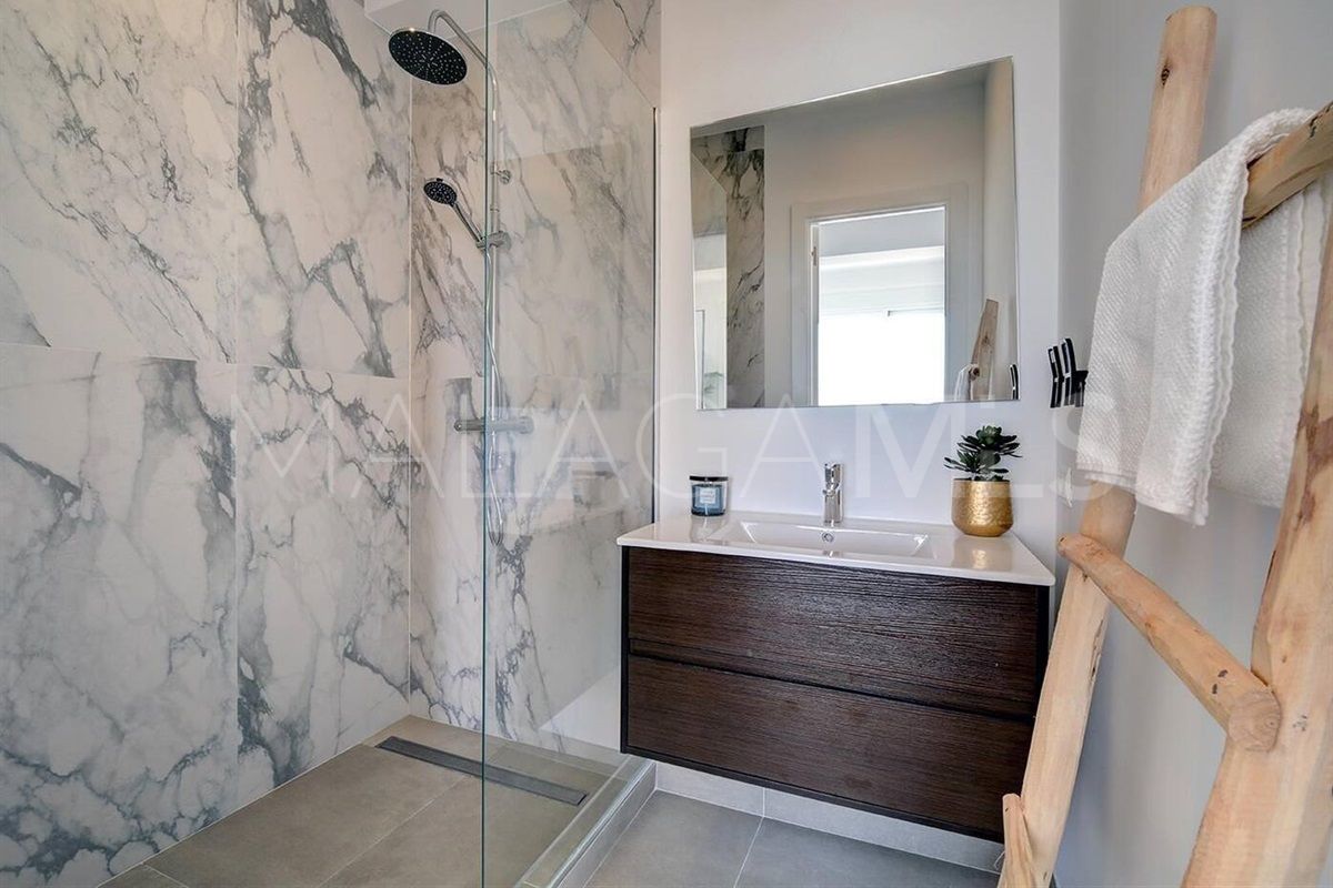 For sale 3 bedrooms apartment in Estepona Town