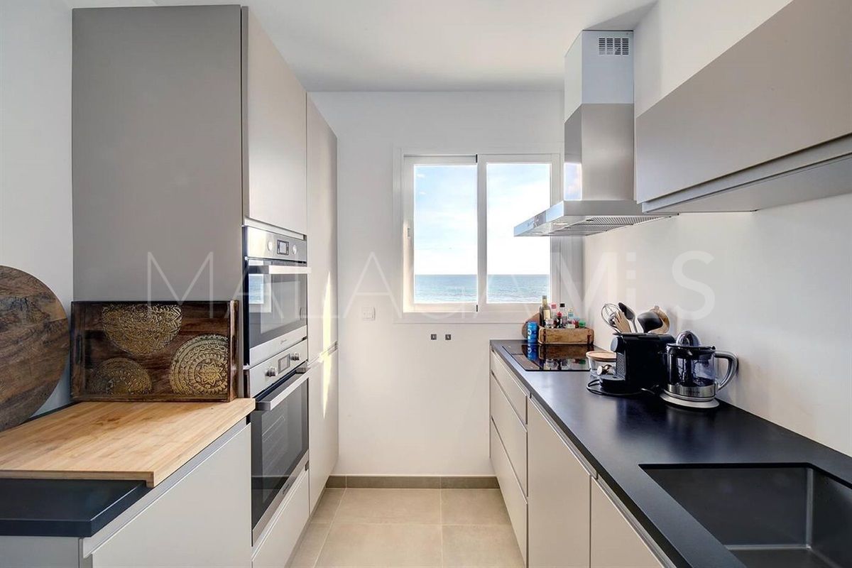 For sale 3 bedrooms apartment in Estepona Town