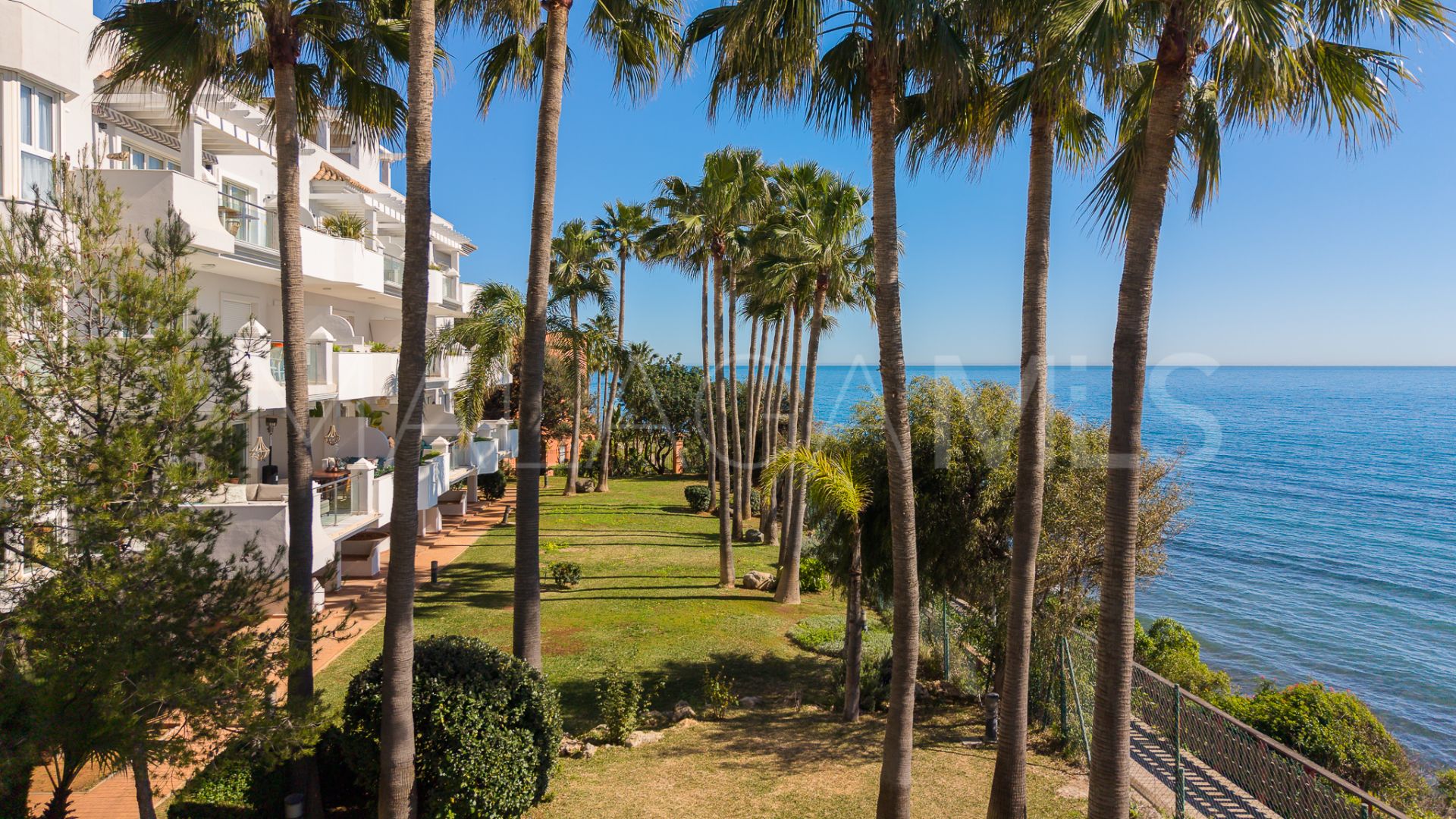 Penthouse for sale in Estepona Town