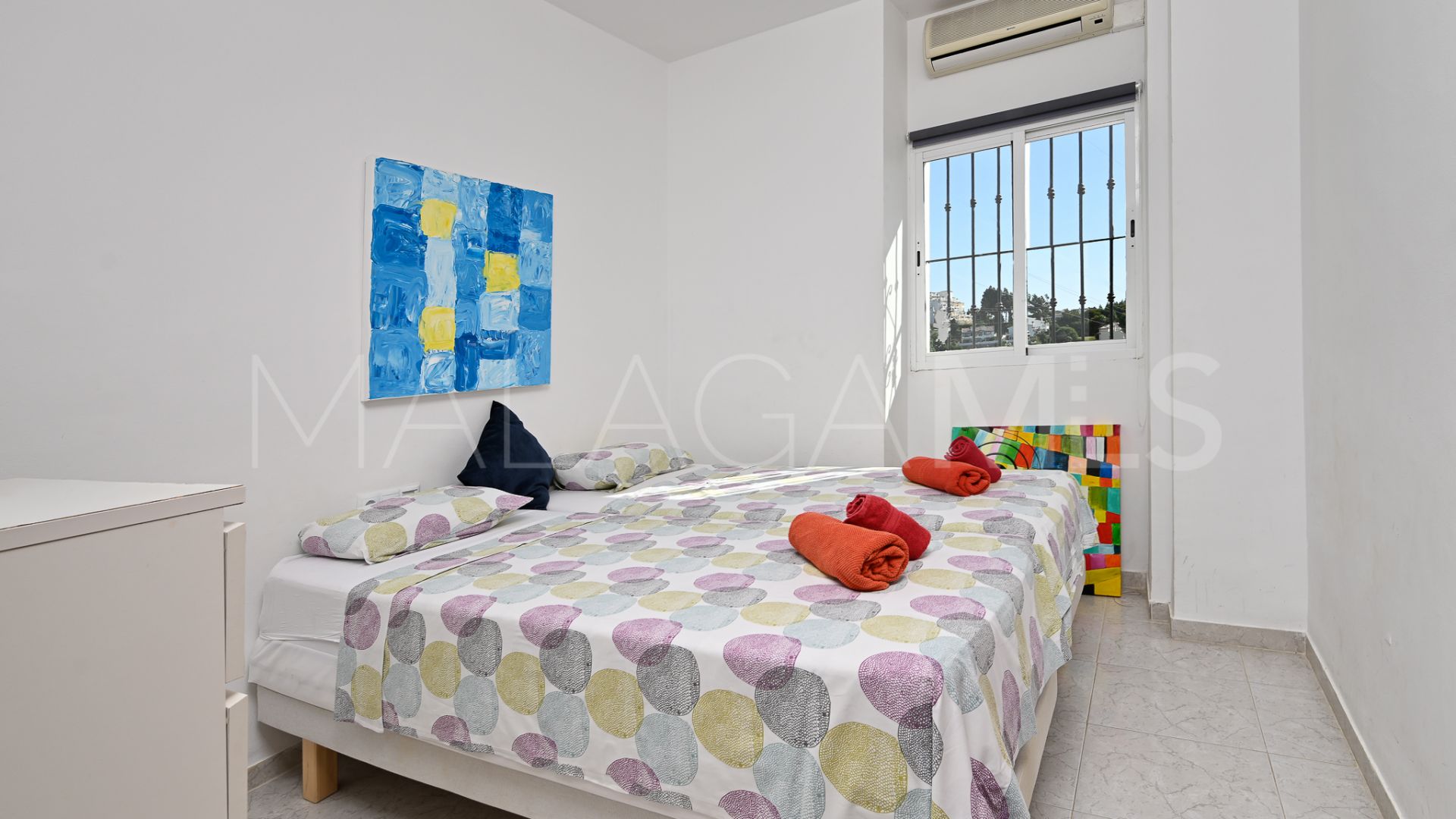 Buy town house with 4 bedrooms in Calahonda