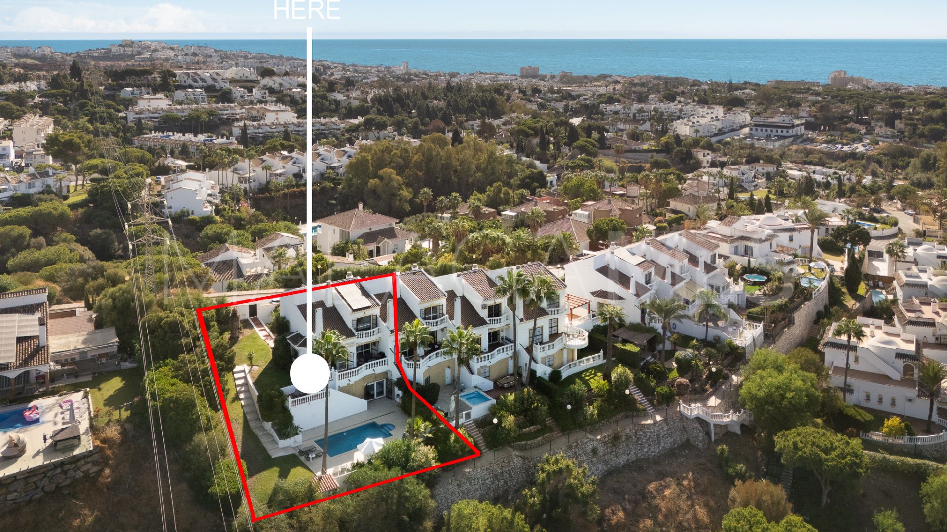Buy town house with 4 bedrooms in Calahonda