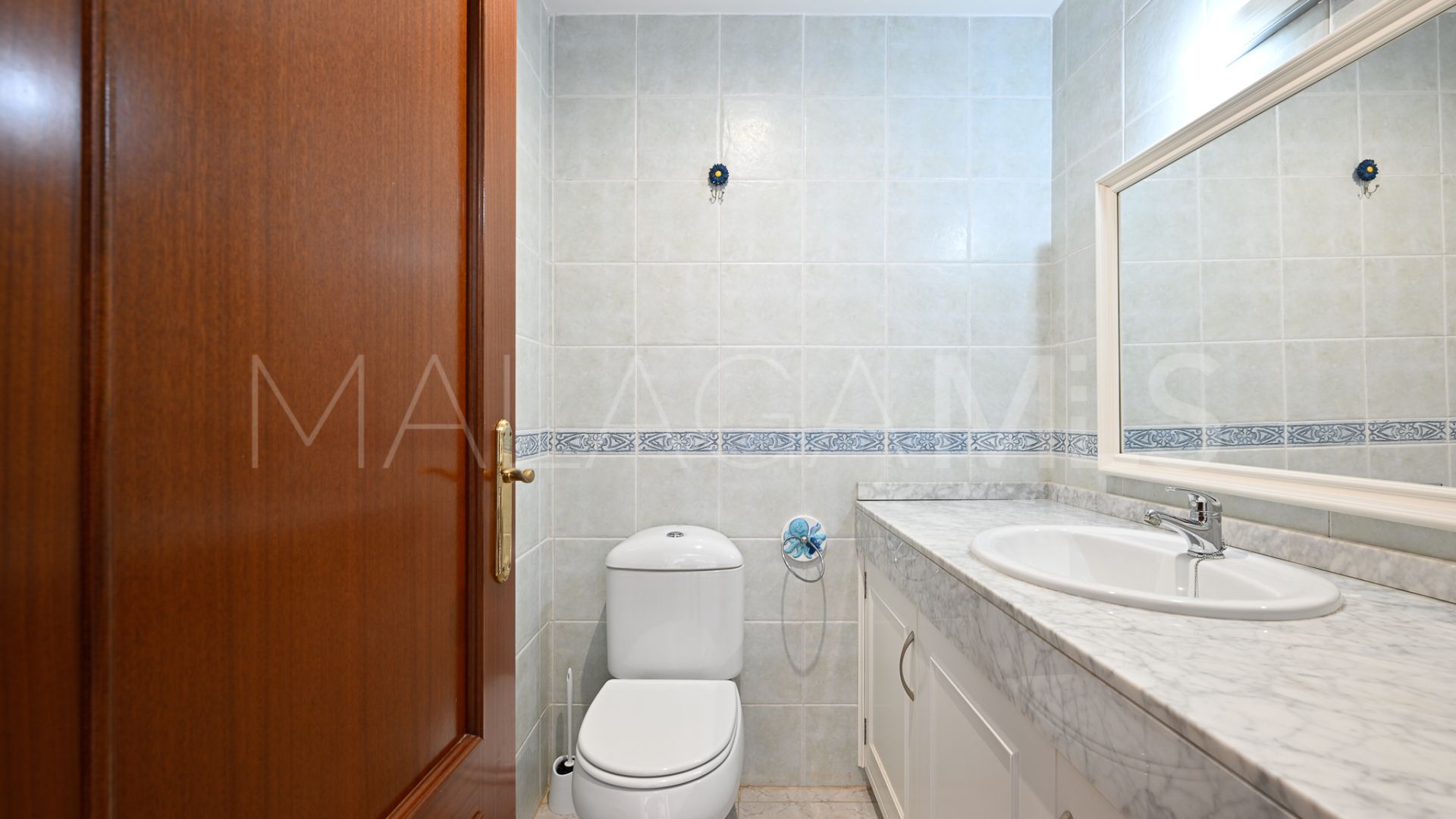 Buy town house with 4 bedrooms in Calahonda