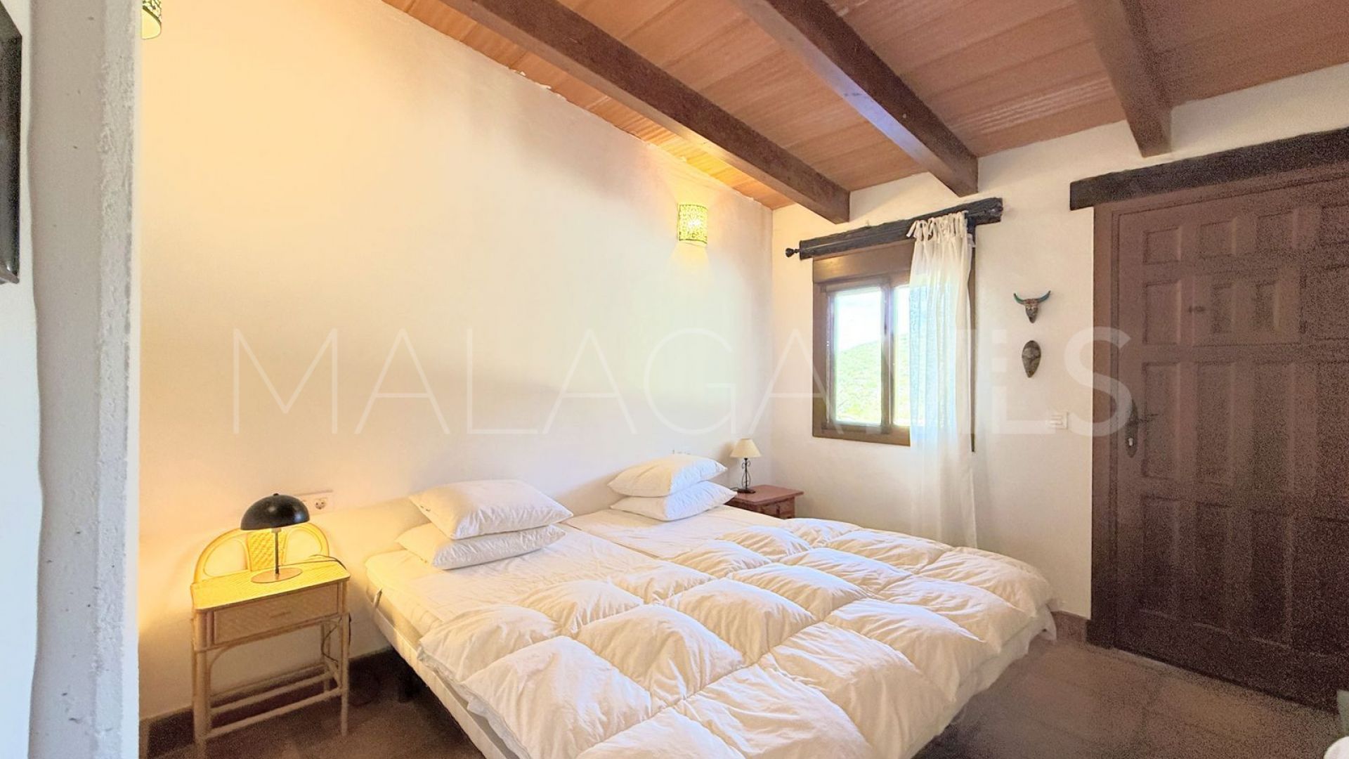 Villa for sale in Casares