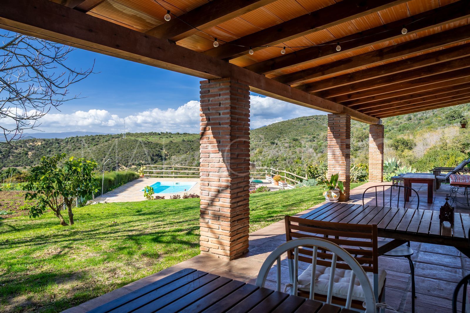 Villa for sale in Casares