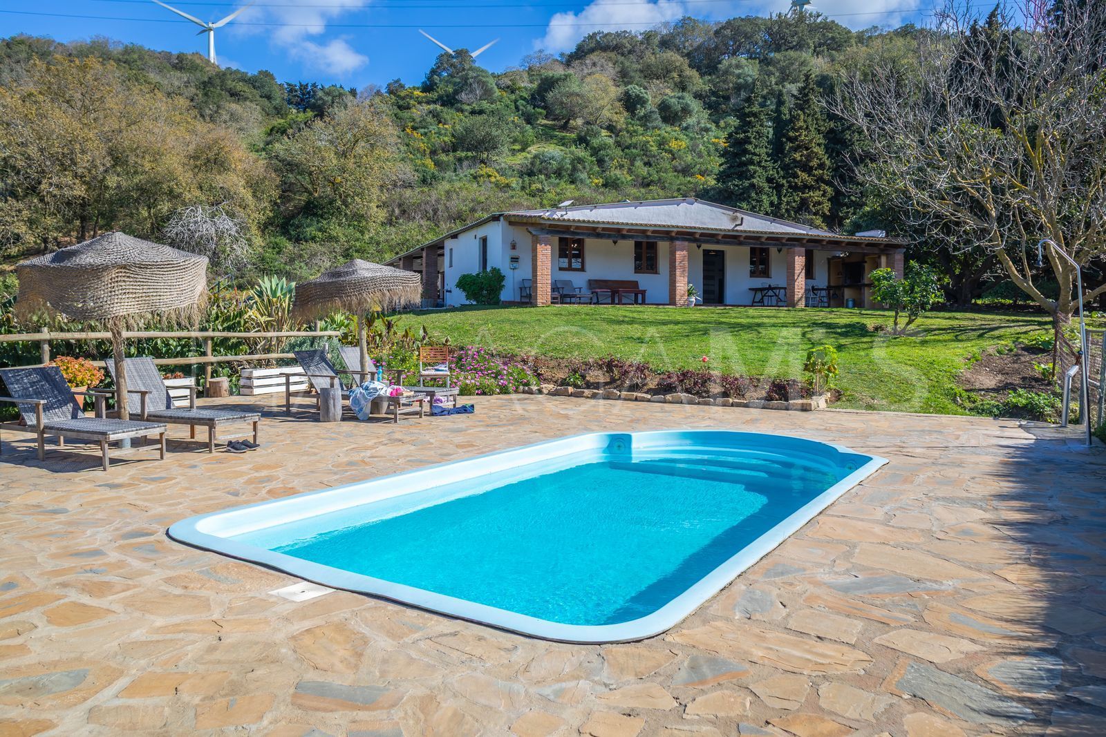 Villa for sale in Casares