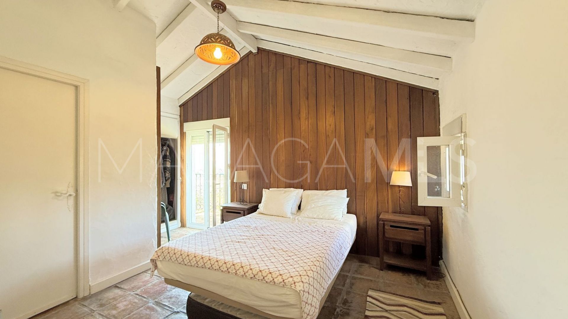 Villa for sale in Casares