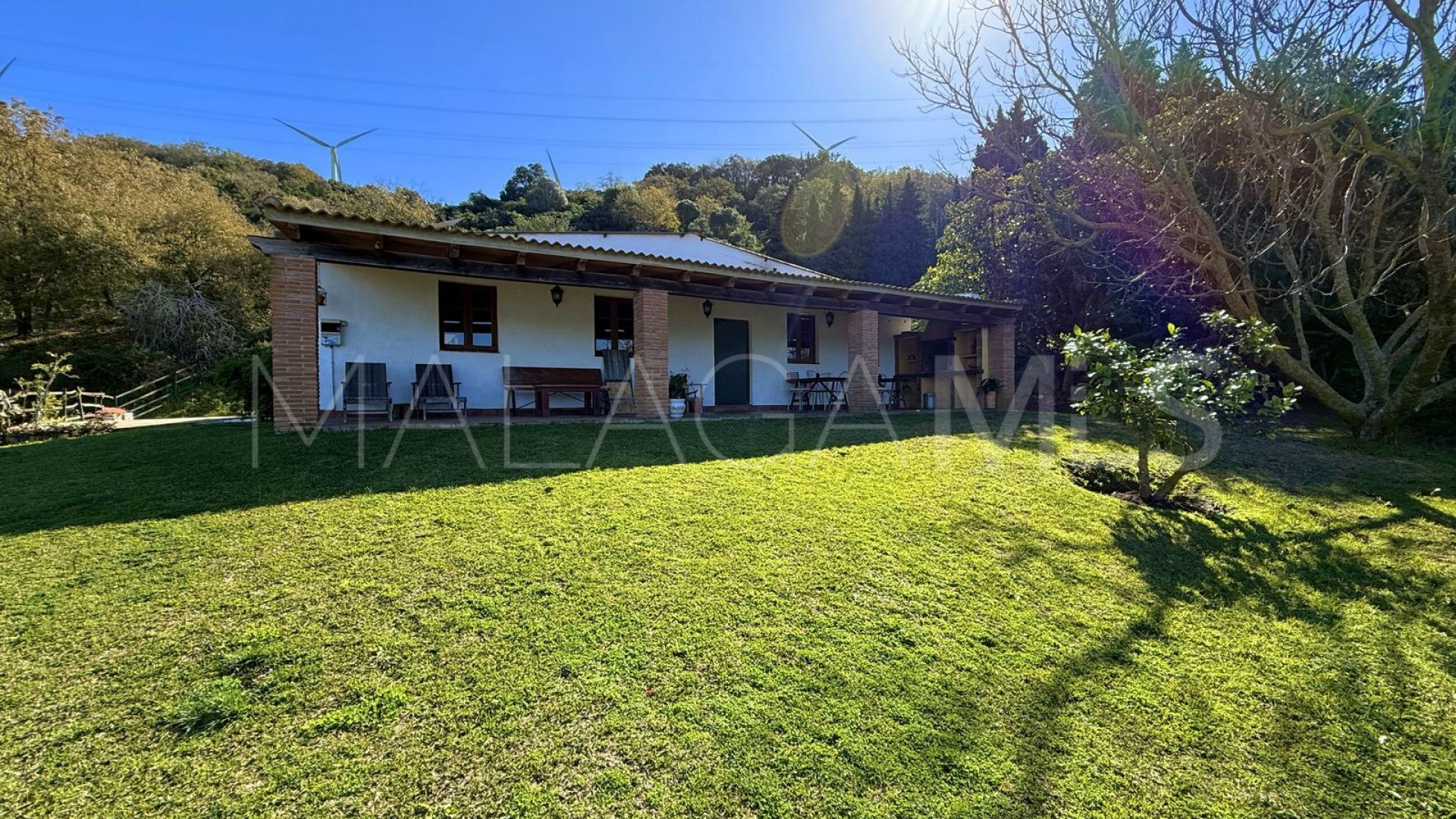 Villa for sale in Casares