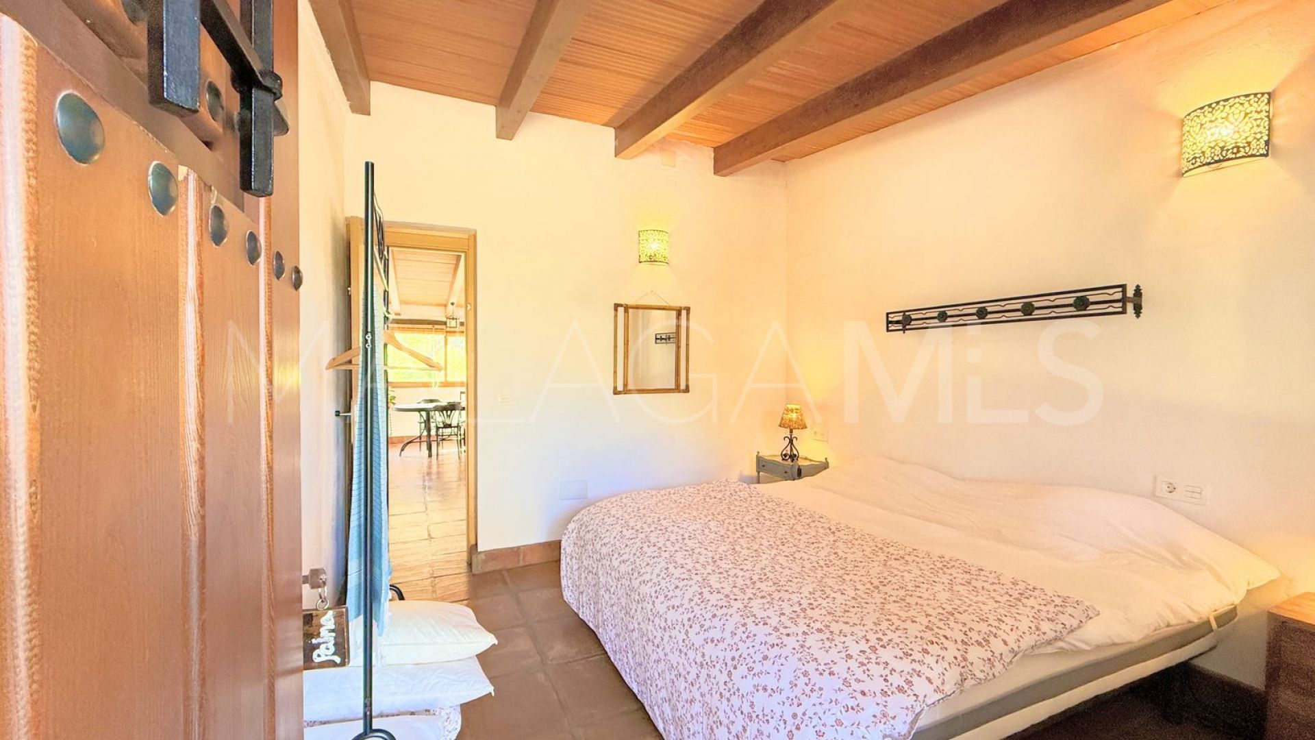 Villa for sale in Casares