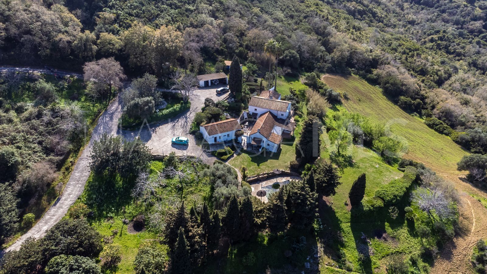 Villa for sale in Casares