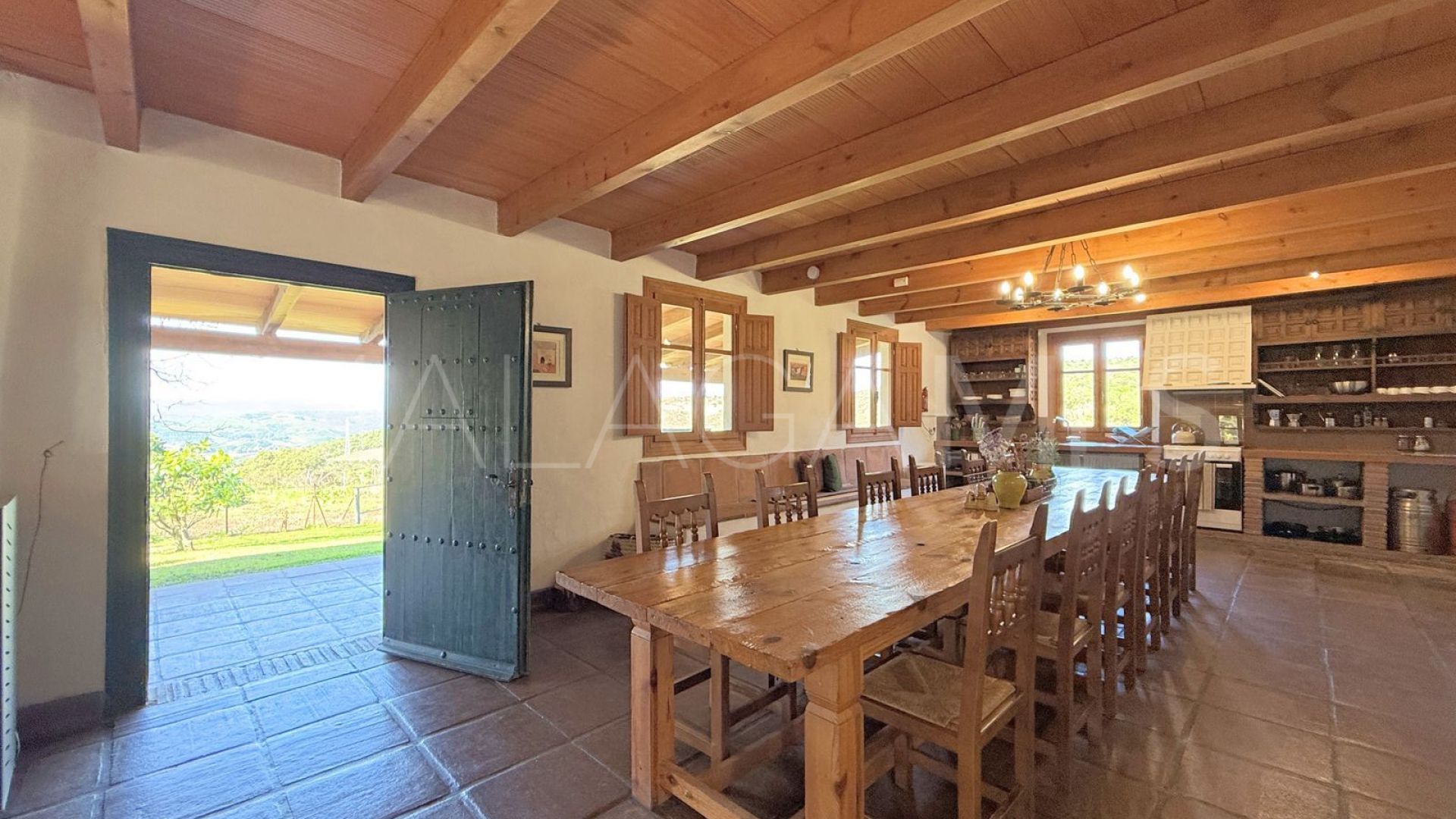 Villa for sale in Casares