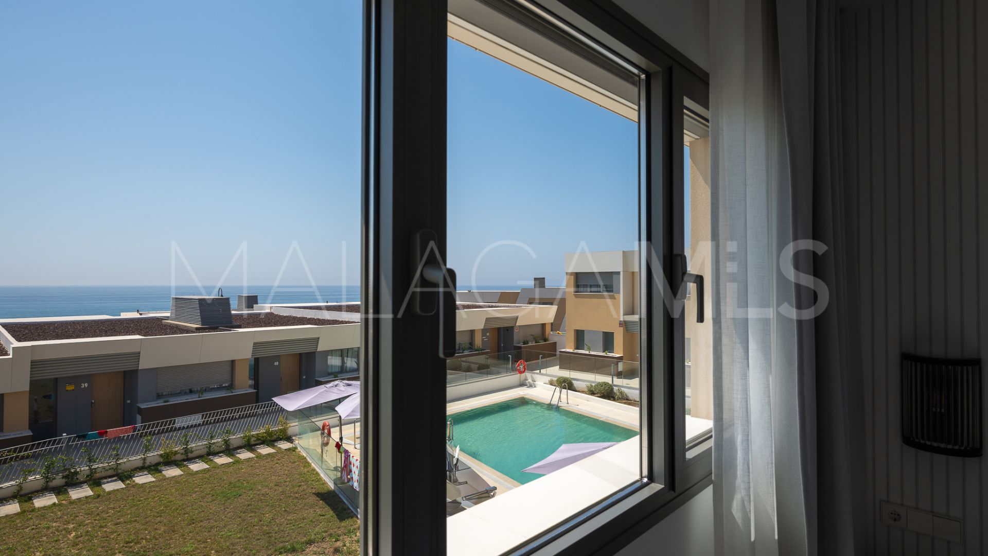 For sale town house in El Chaparral with 3 bedrooms