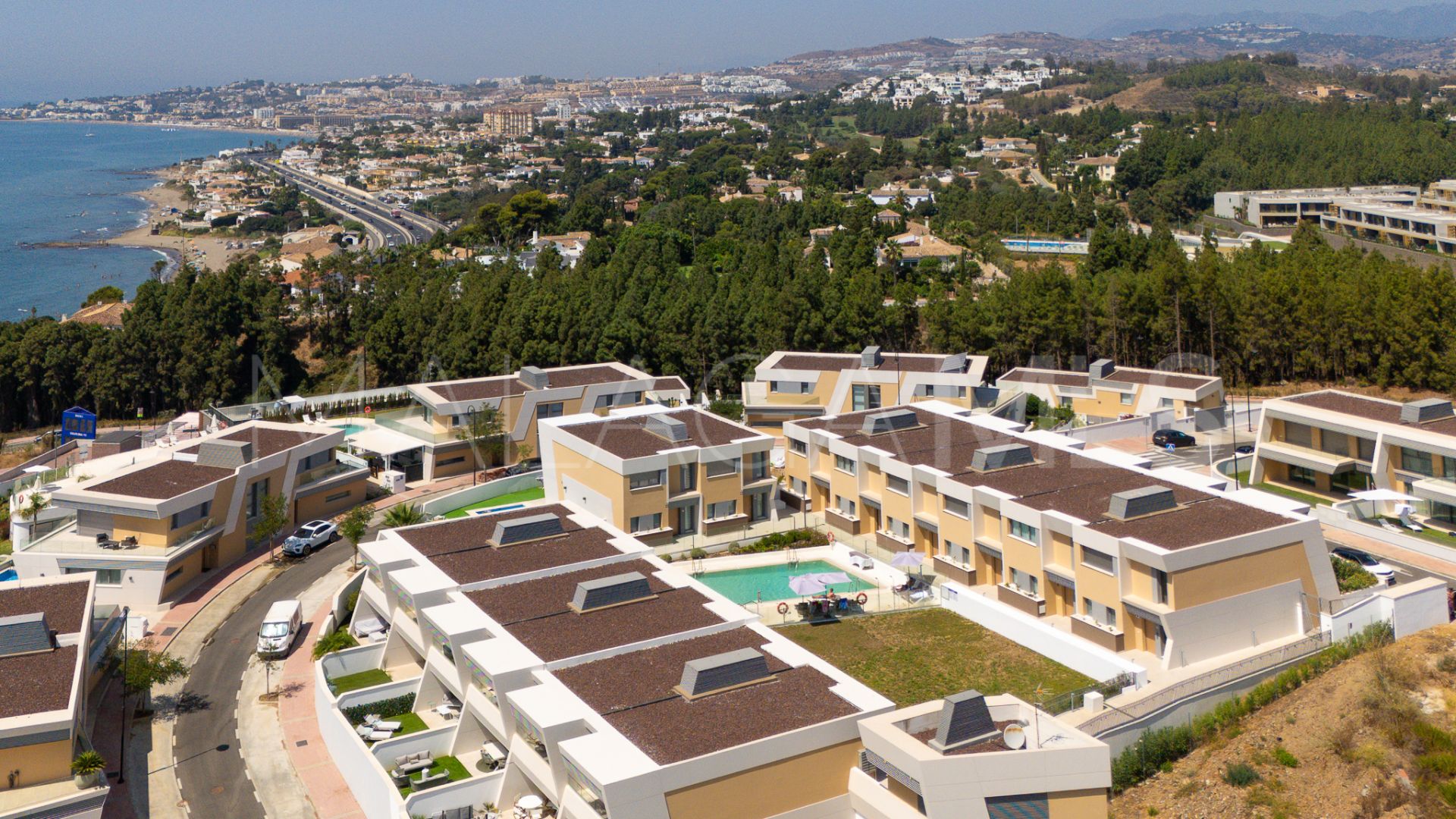 For sale town house in El Chaparral with 3 bedrooms