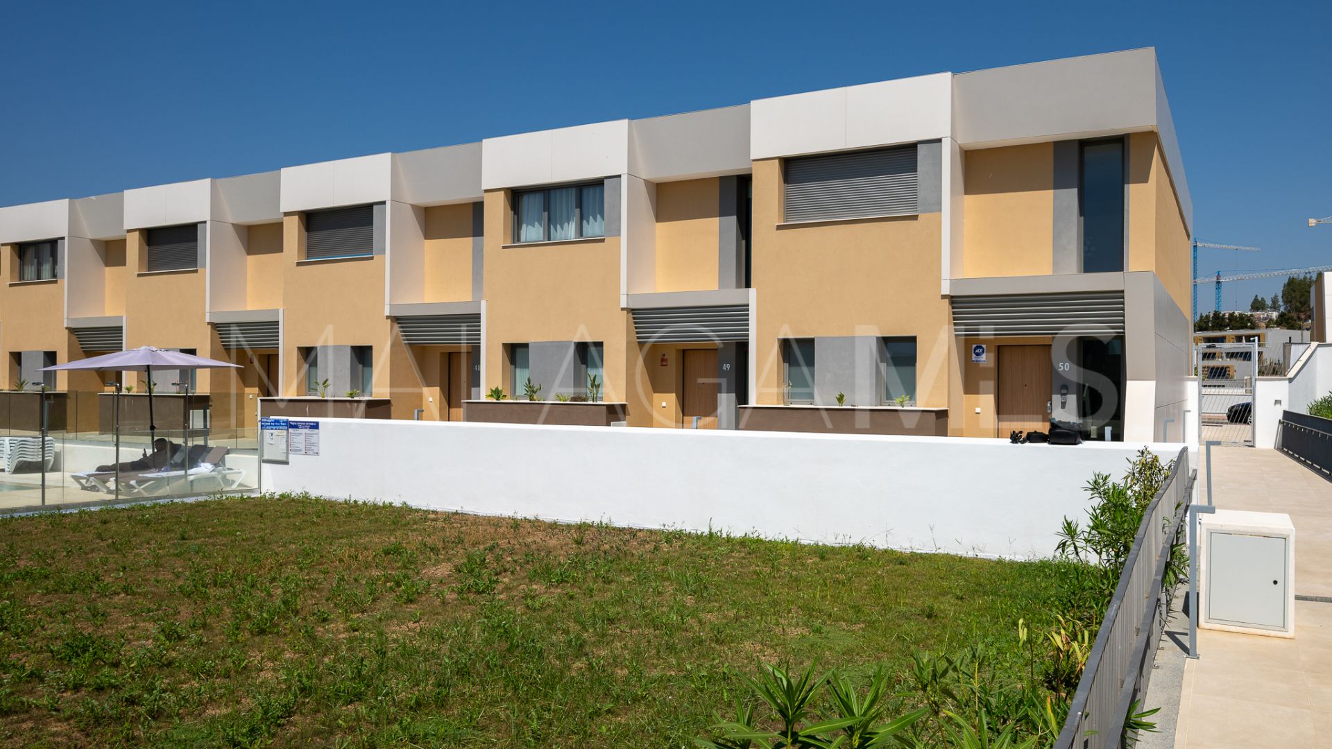 For sale town house in El Chaparral with 3 bedrooms