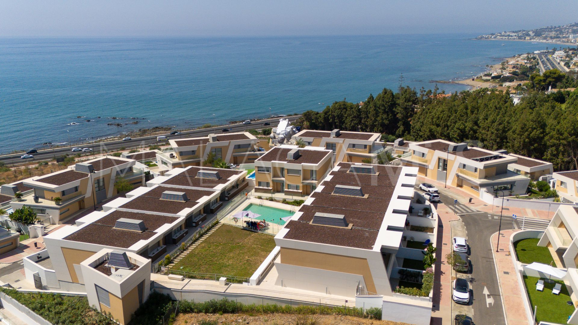 For sale town house in El Chaparral with 3 bedrooms