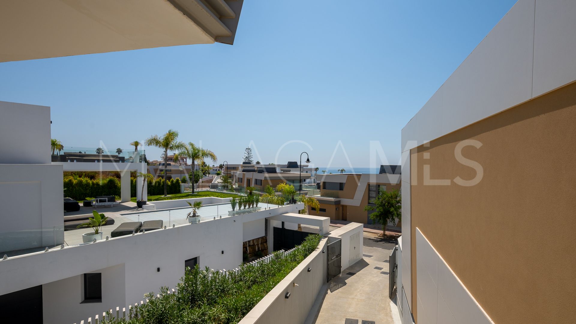 For sale town house in El Chaparral with 3 bedrooms