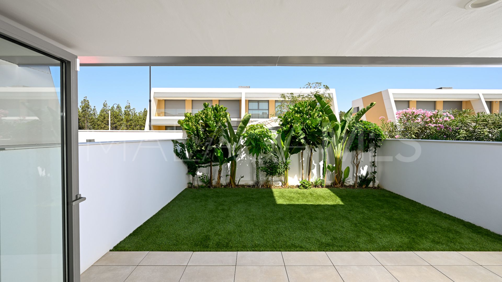 For sale town house in El Chaparral with 3 bedrooms