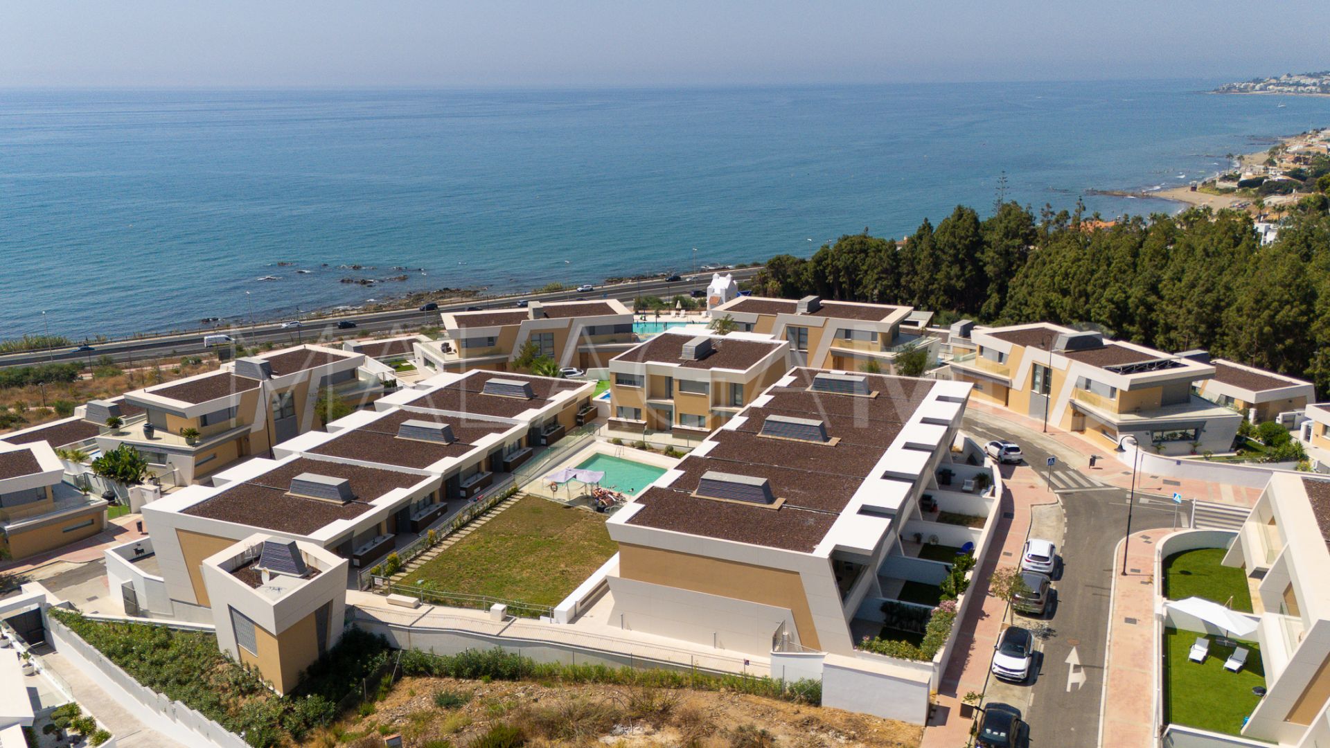 For sale town house in El Chaparral with 3 bedrooms