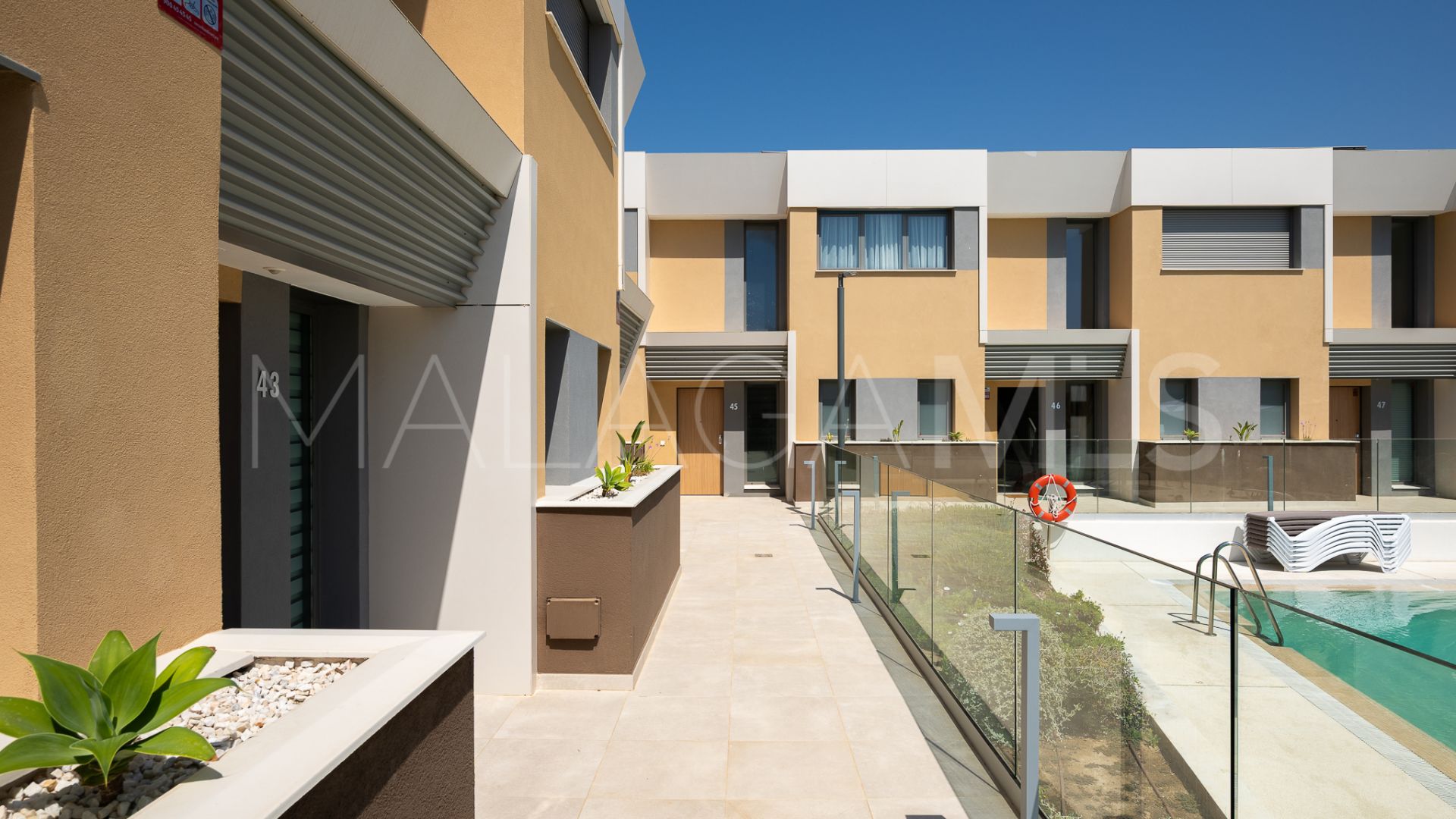 For sale town house in El Chaparral with 3 bedrooms