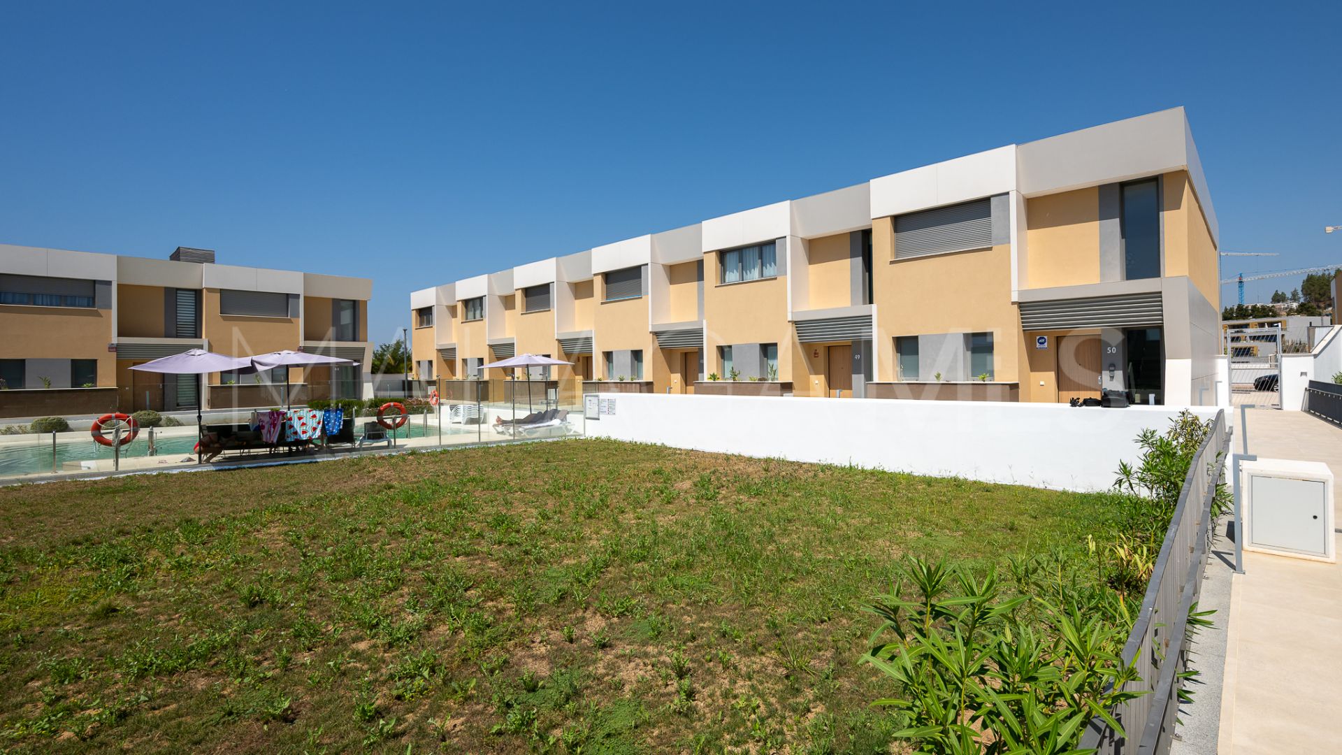 For sale town house in El Chaparral with 3 bedrooms