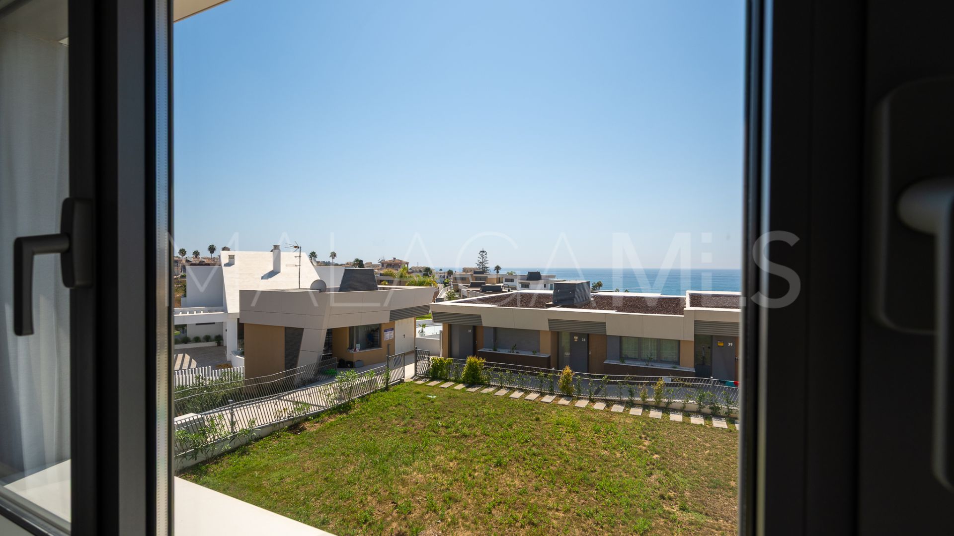 For sale town house in El Chaparral with 3 bedrooms