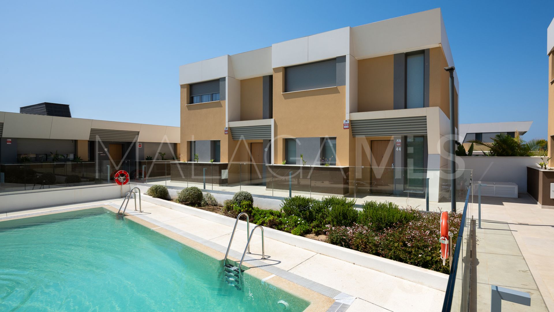 For sale town house in El Chaparral with 3 bedrooms