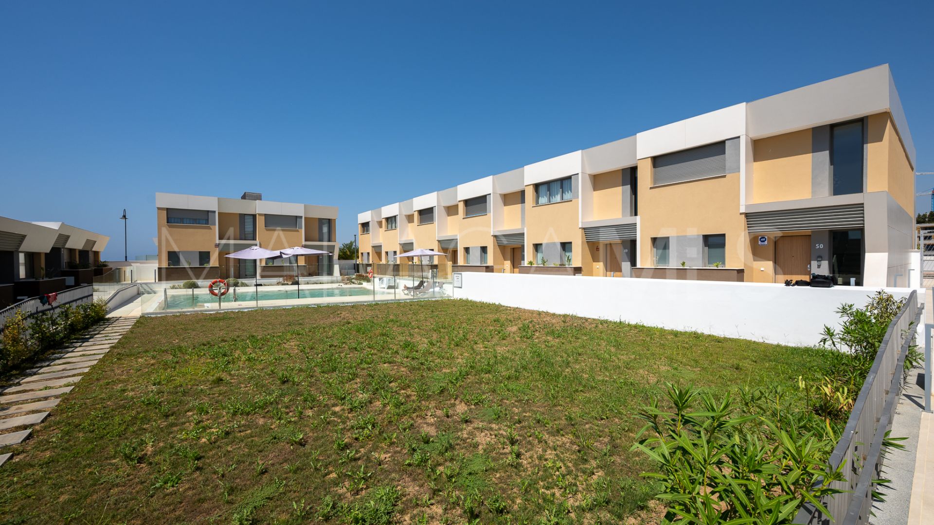 For sale town house in El Chaparral with 3 bedrooms