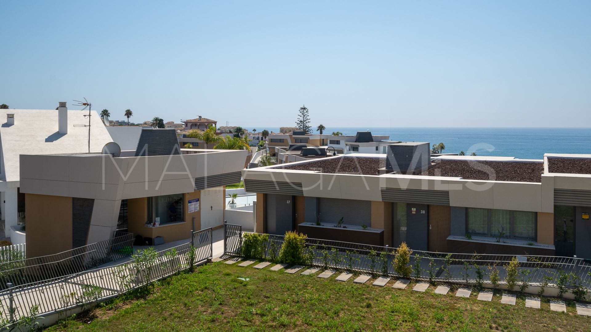For sale town house in El Chaparral with 3 bedrooms