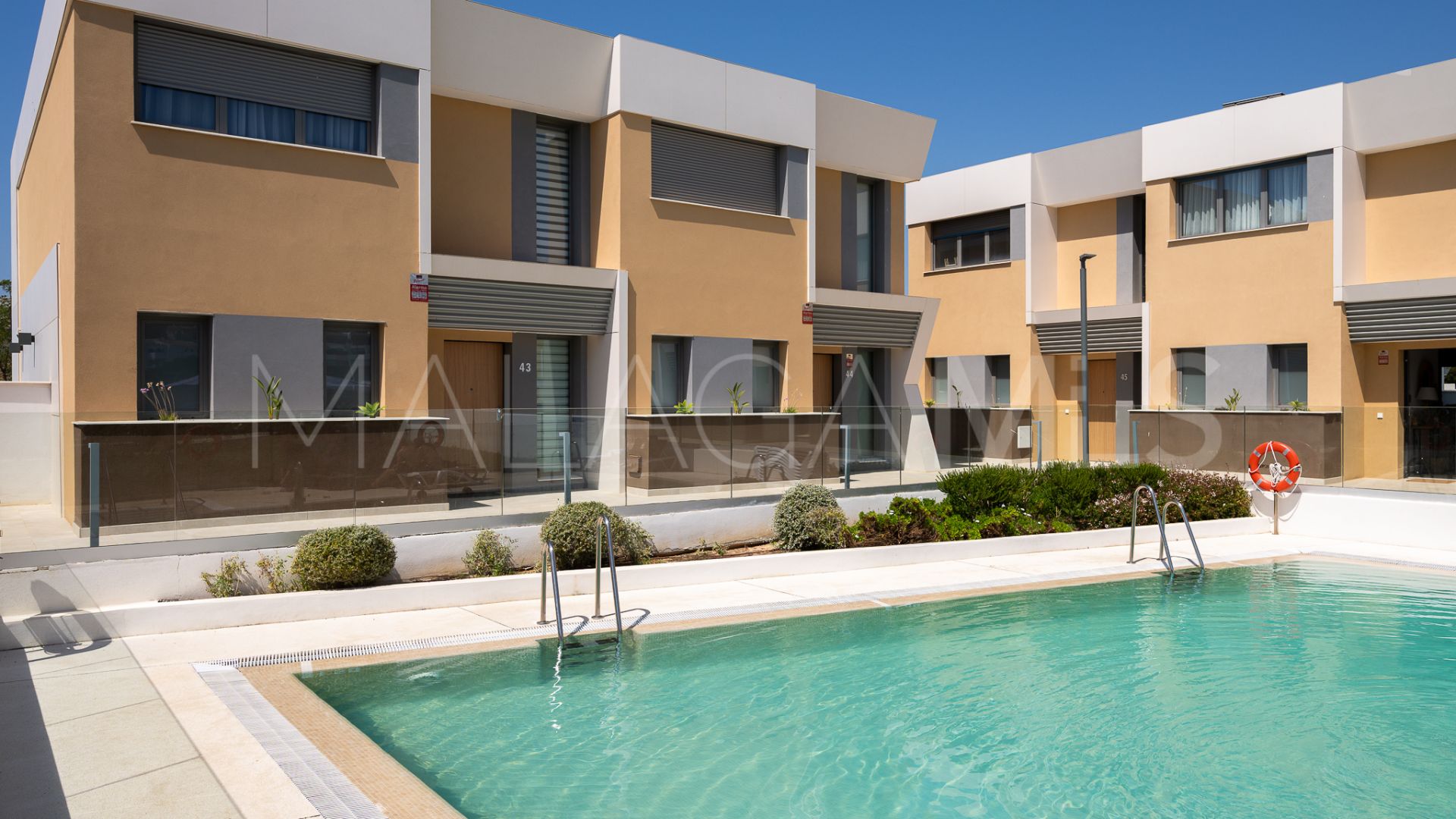 For sale town house in El Chaparral with 3 bedrooms