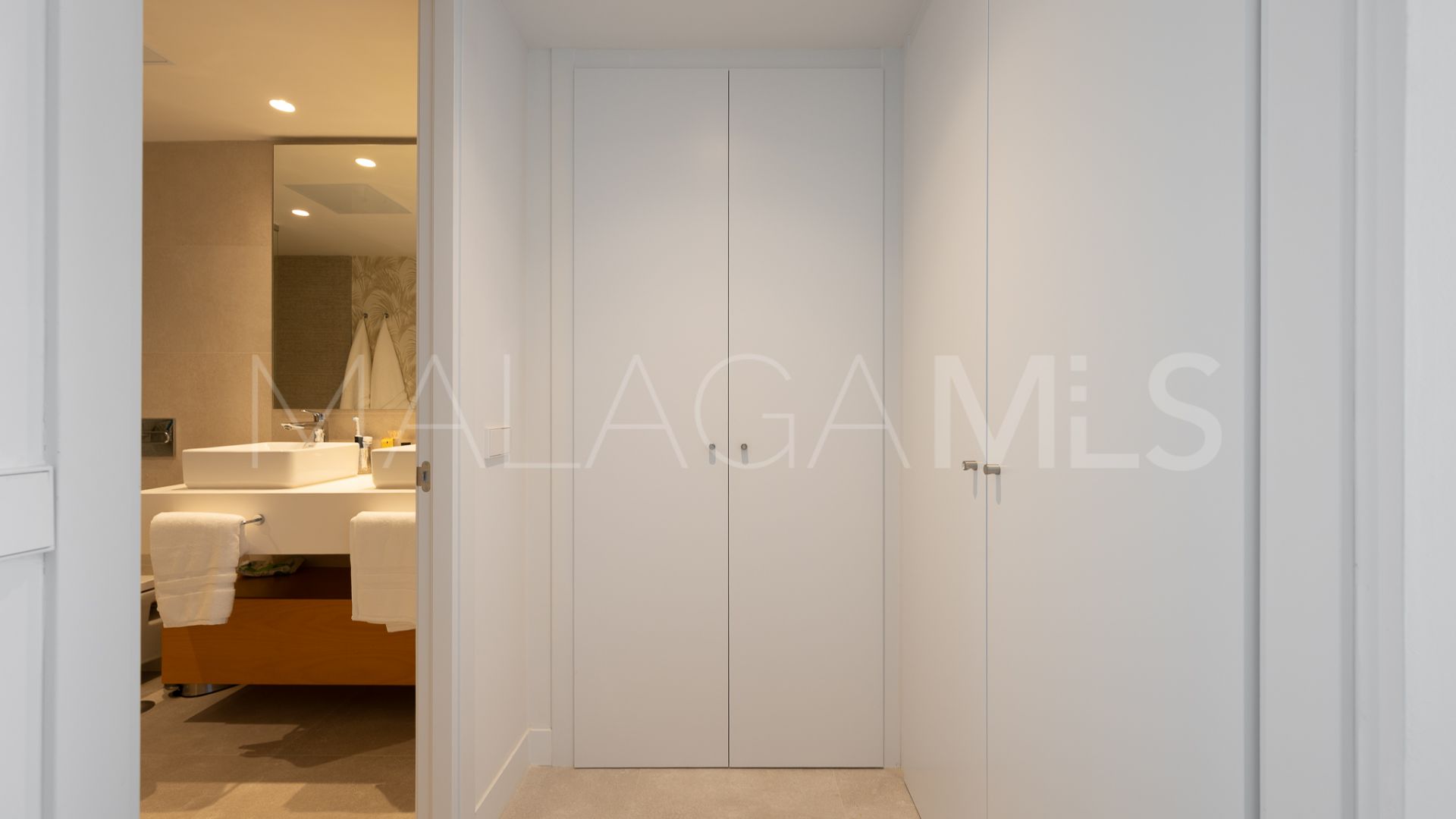 For sale town house in El Chaparral with 3 bedrooms