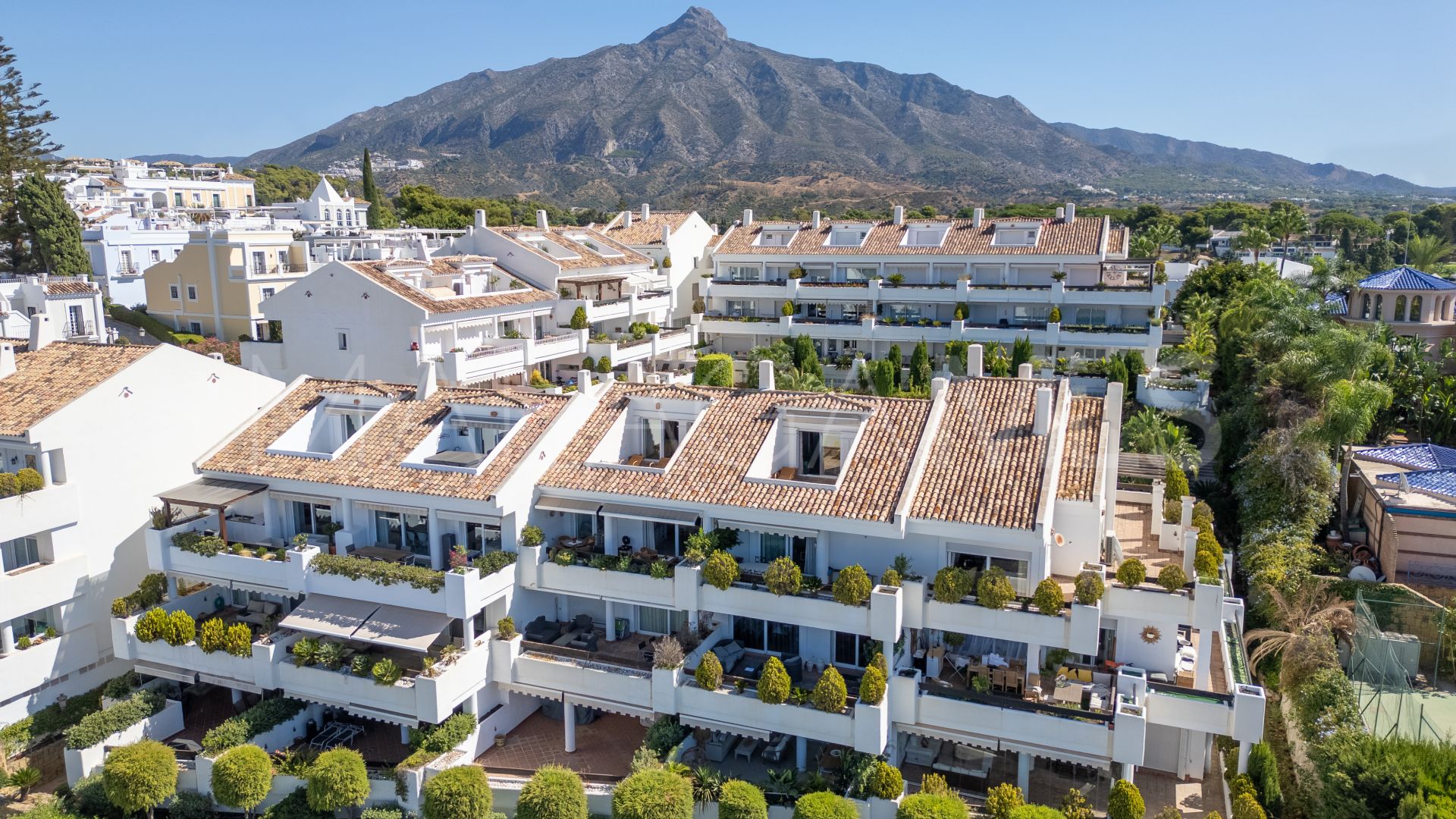 Zweistöckiges penthouse for sale in Nueva Andalucia