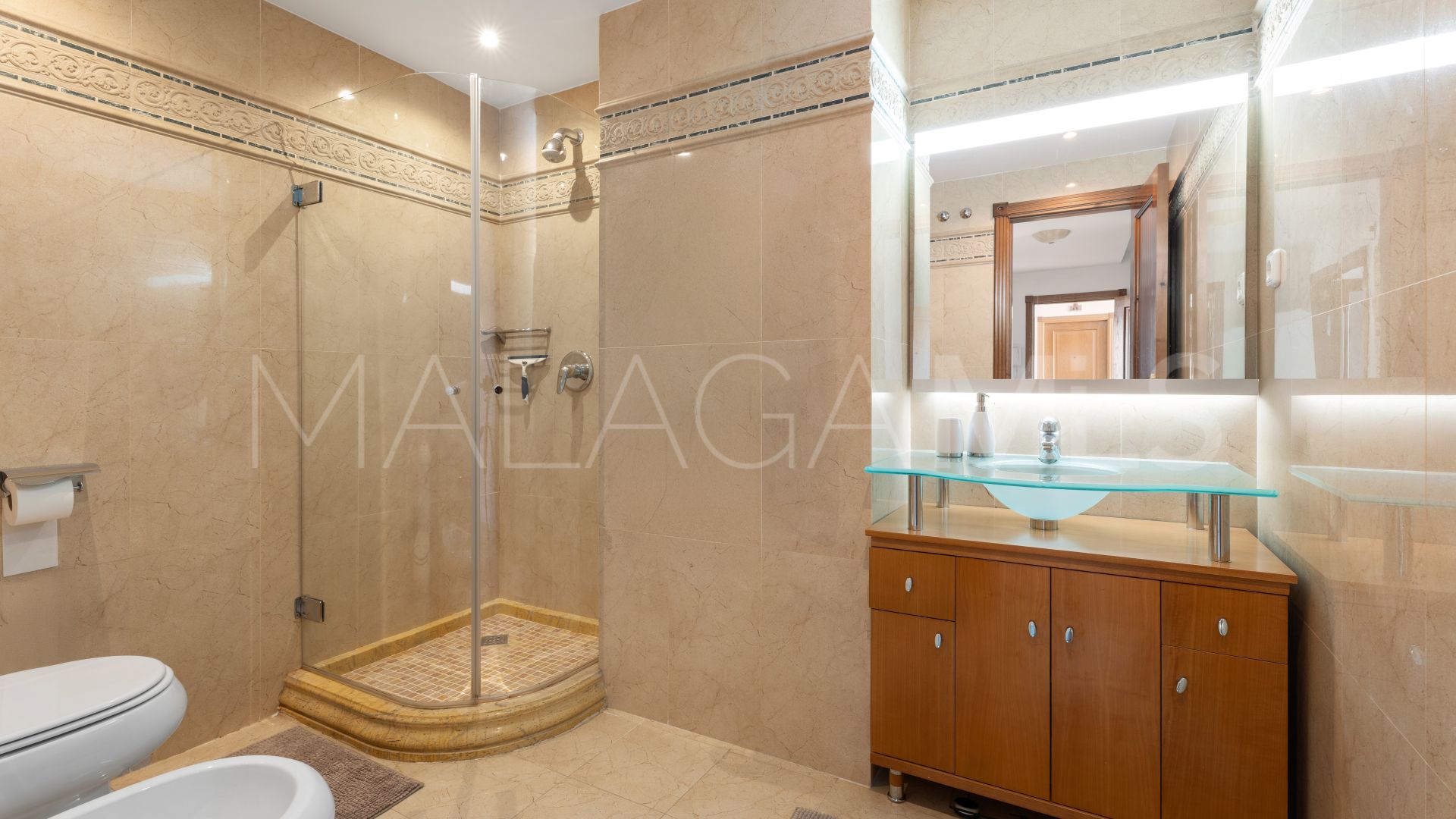 Zweistöckiges penthouse for sale in Nueva Andalucia