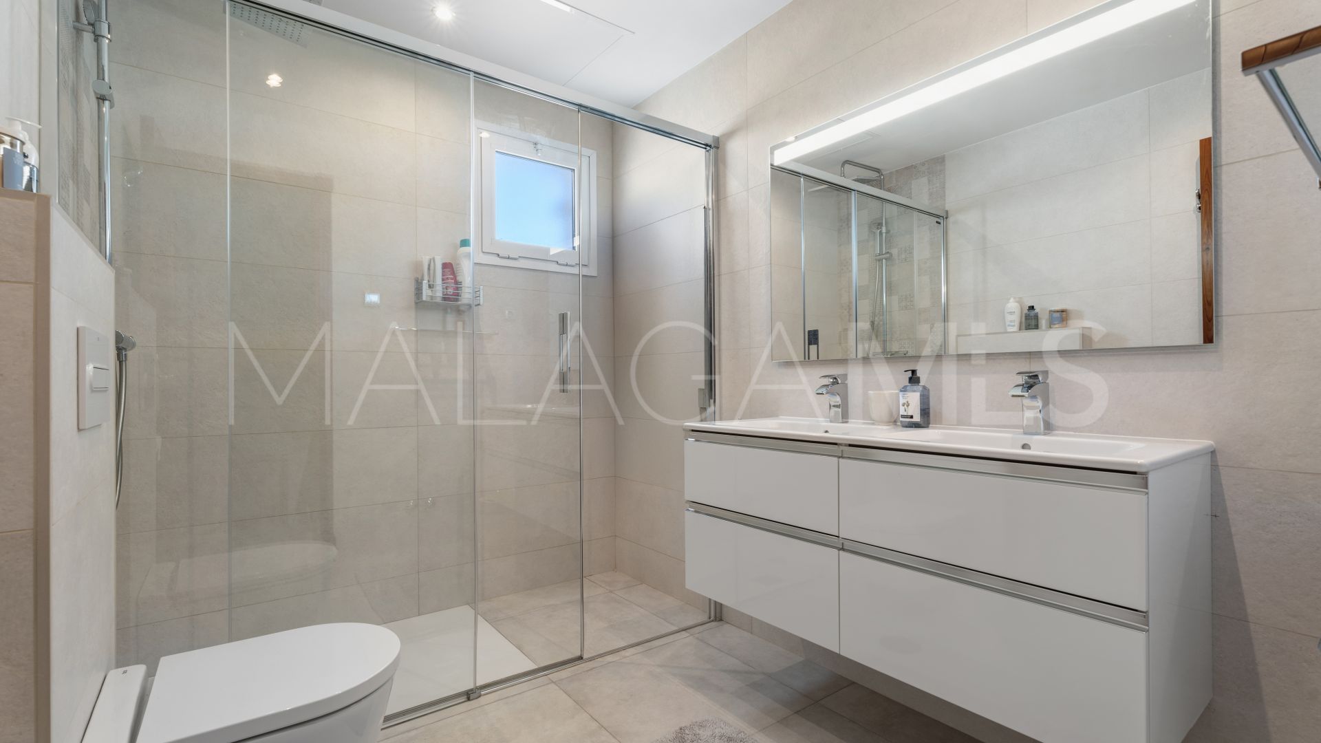 Zweistöckiges penthouse for sale in Nueva Andalucia
