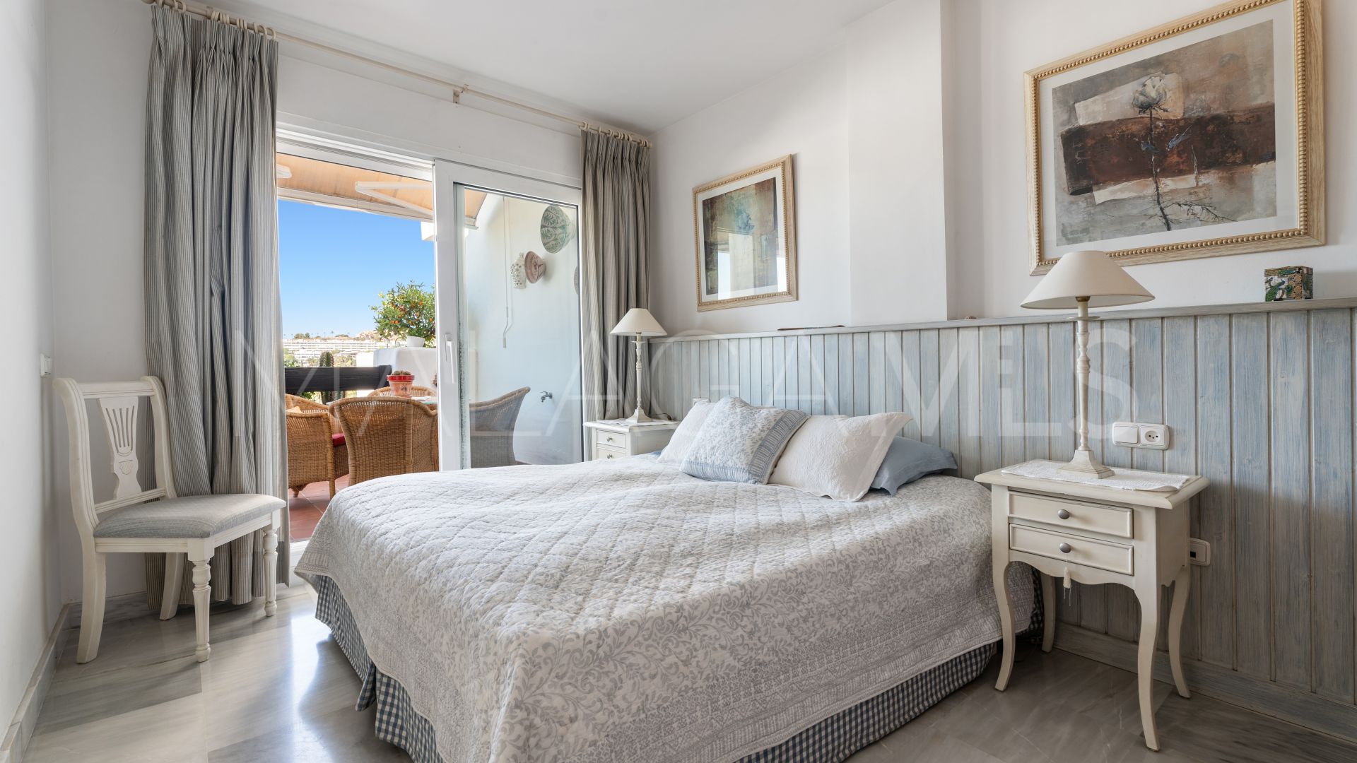 Zweistöckiges penthouse for sale in Nueva Andalucia