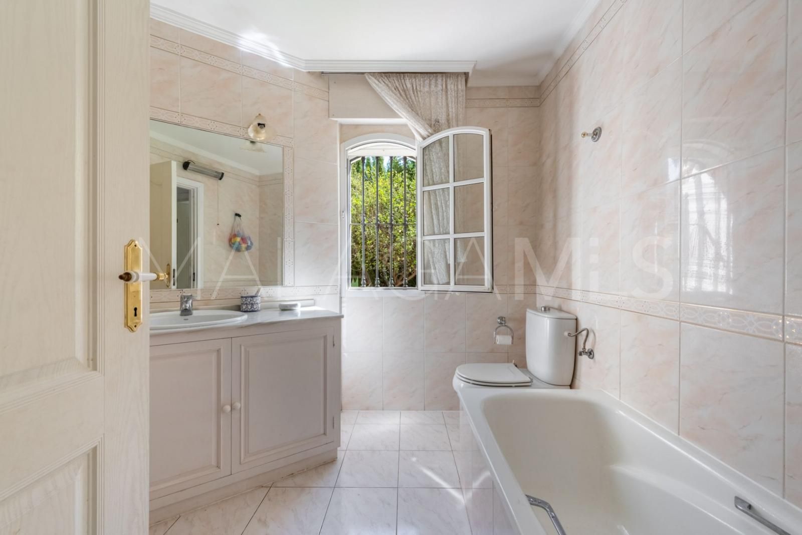 Villa for sale de 8 bedrooms in Marbella Ciudad
