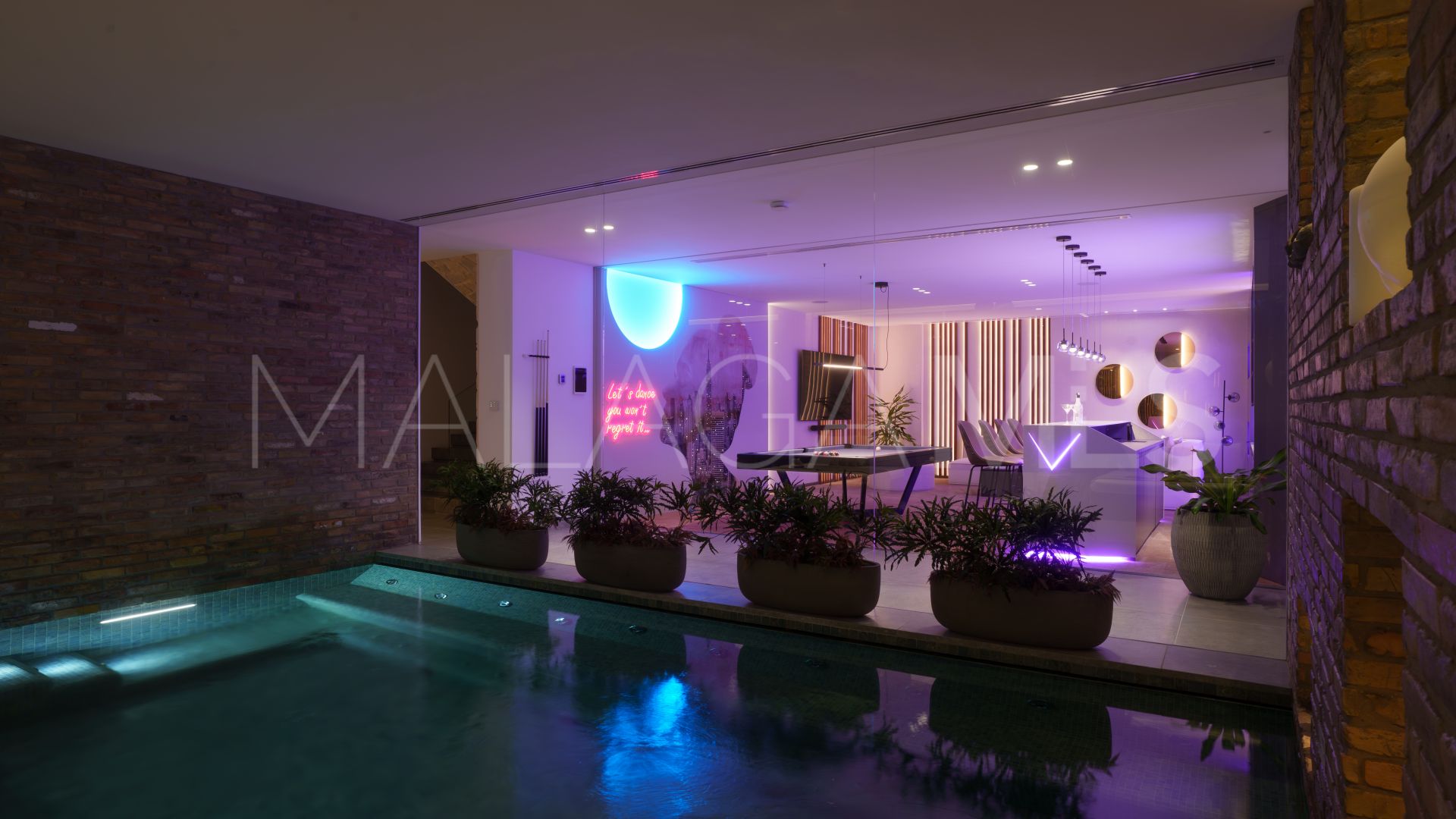 Buy villa in El Herrojo de 6 bedrooms