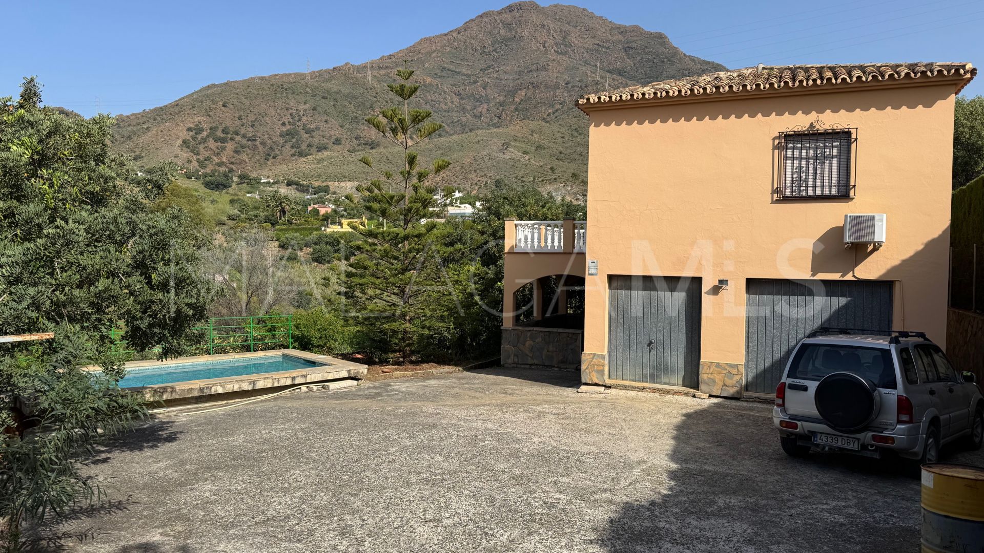 Finca for sale in Altos de Estepona