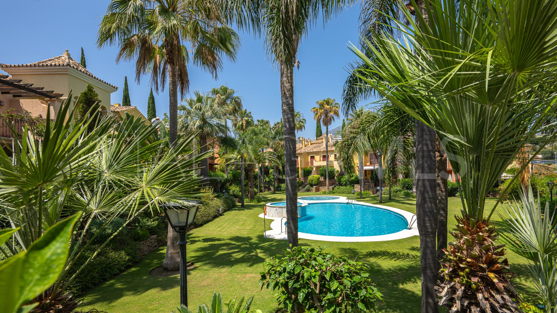 Se vende adosado in Jardines de las Lomas