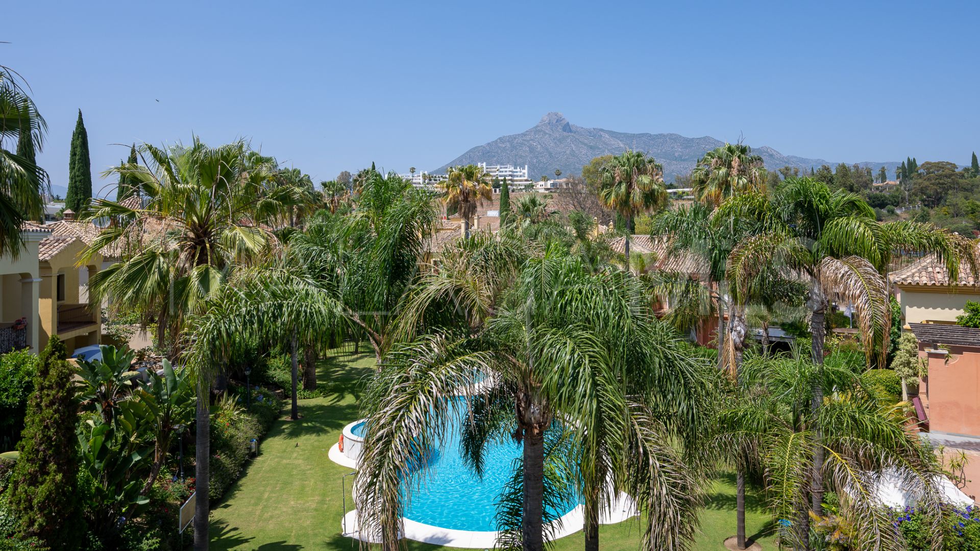 Se vende adosado in Jardines de las Lomas