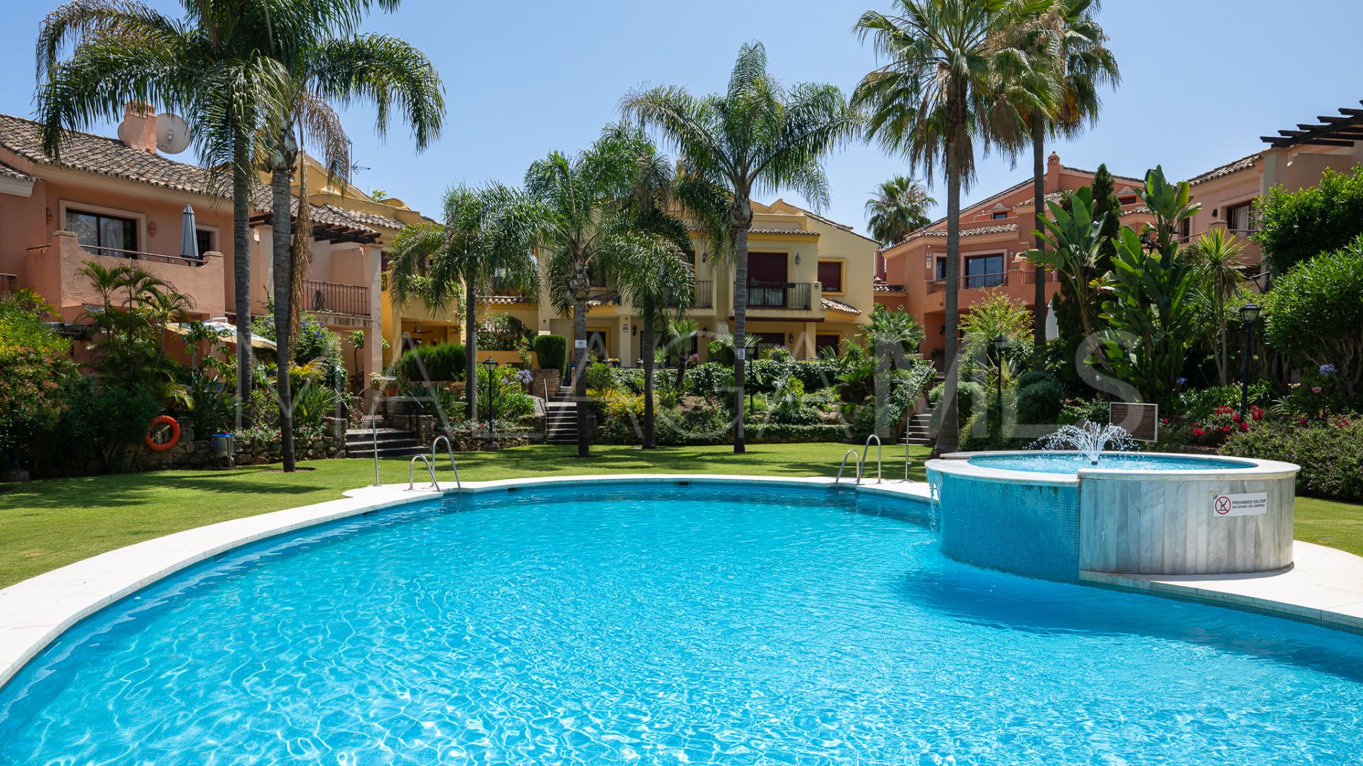 Se vende adosado in Jardines de las Lomas