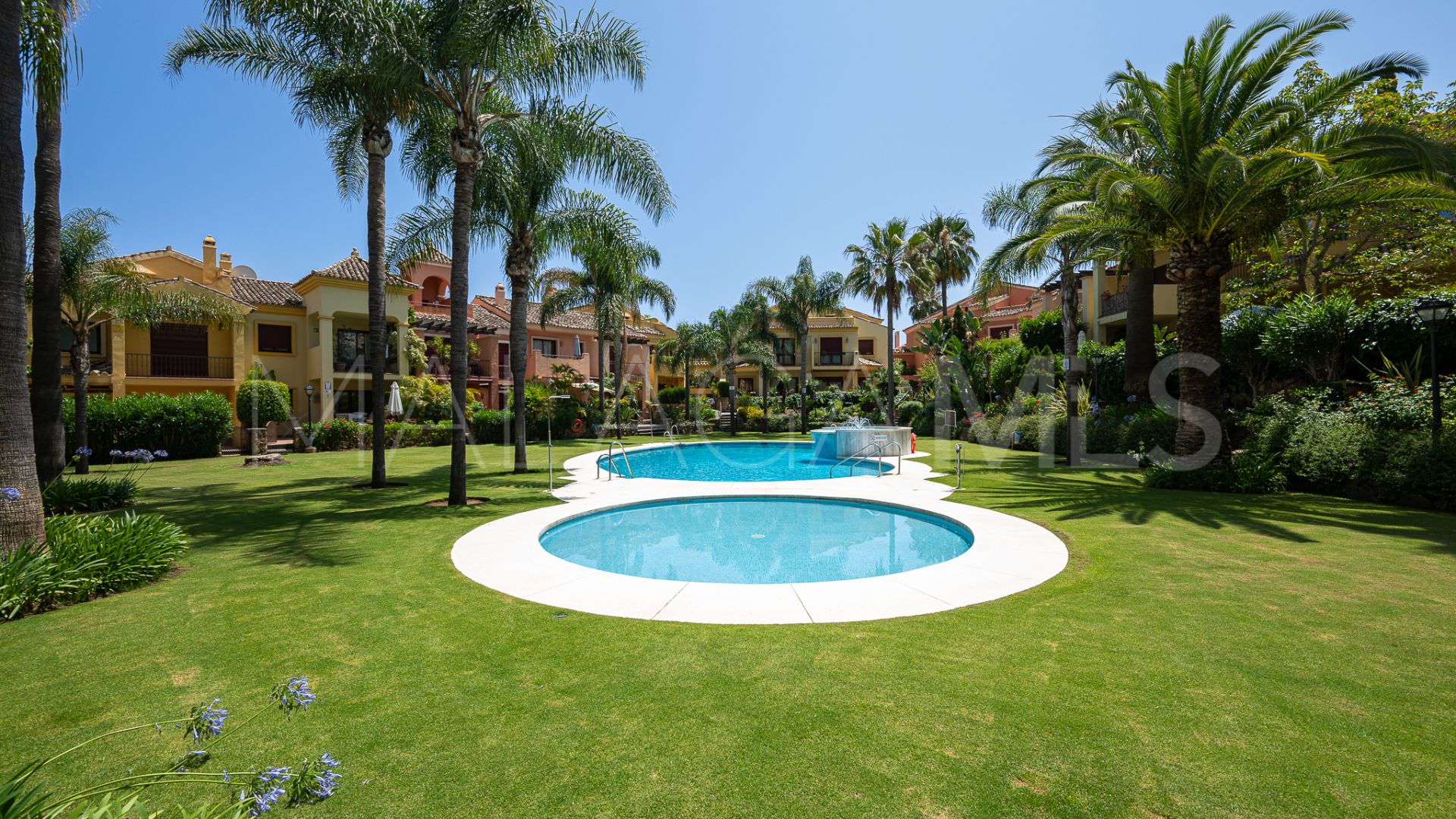 Se vende adosado in Jardines de las Lomas